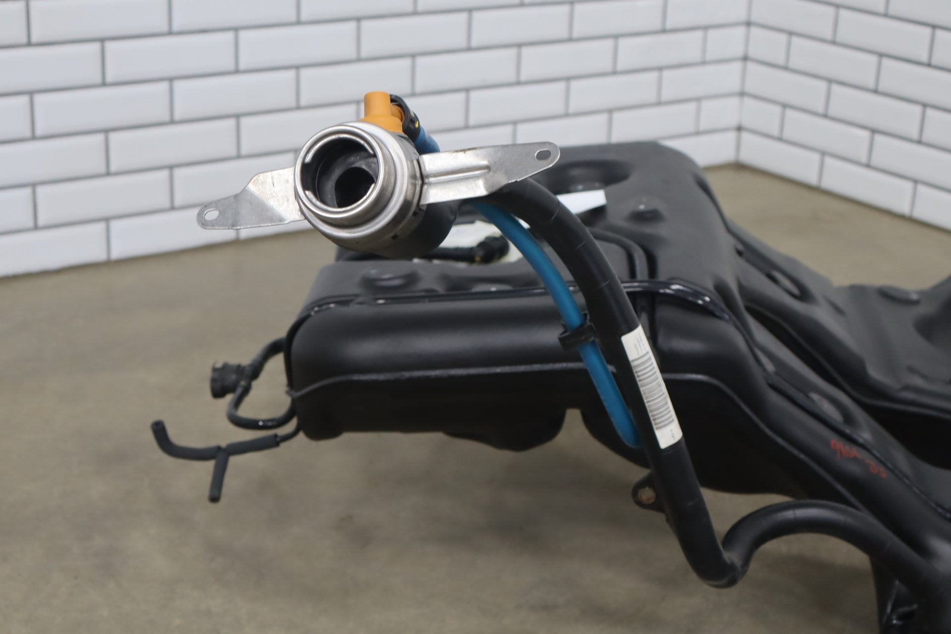 2010 Porsche Panamera 4S 970 V8 Fuel Tank Assembly with Fuel Pump OEM