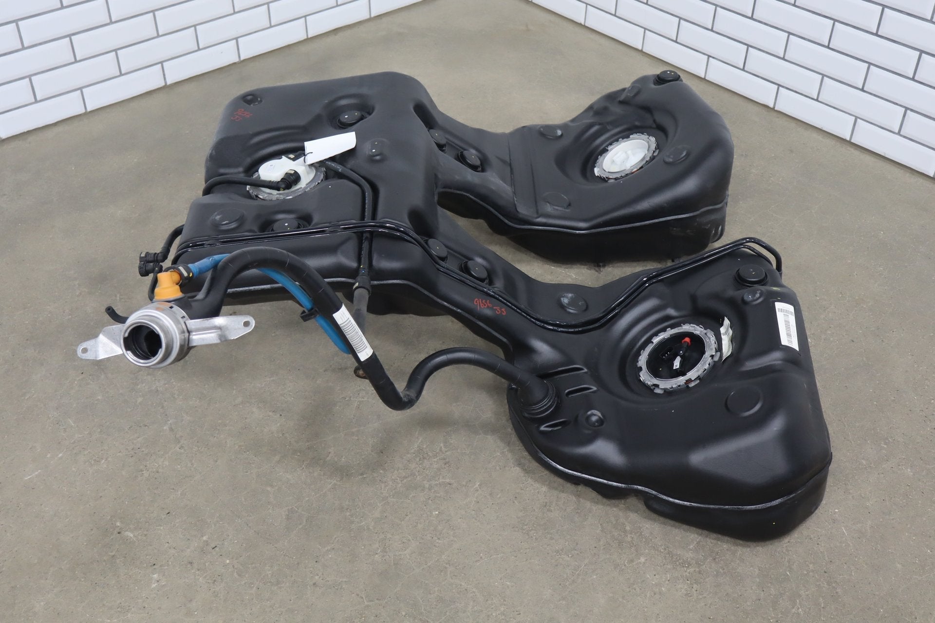 2010 Porsche Panamera 4S 970 V8 Fuel Tank Assembly with Fuel Pump OEM