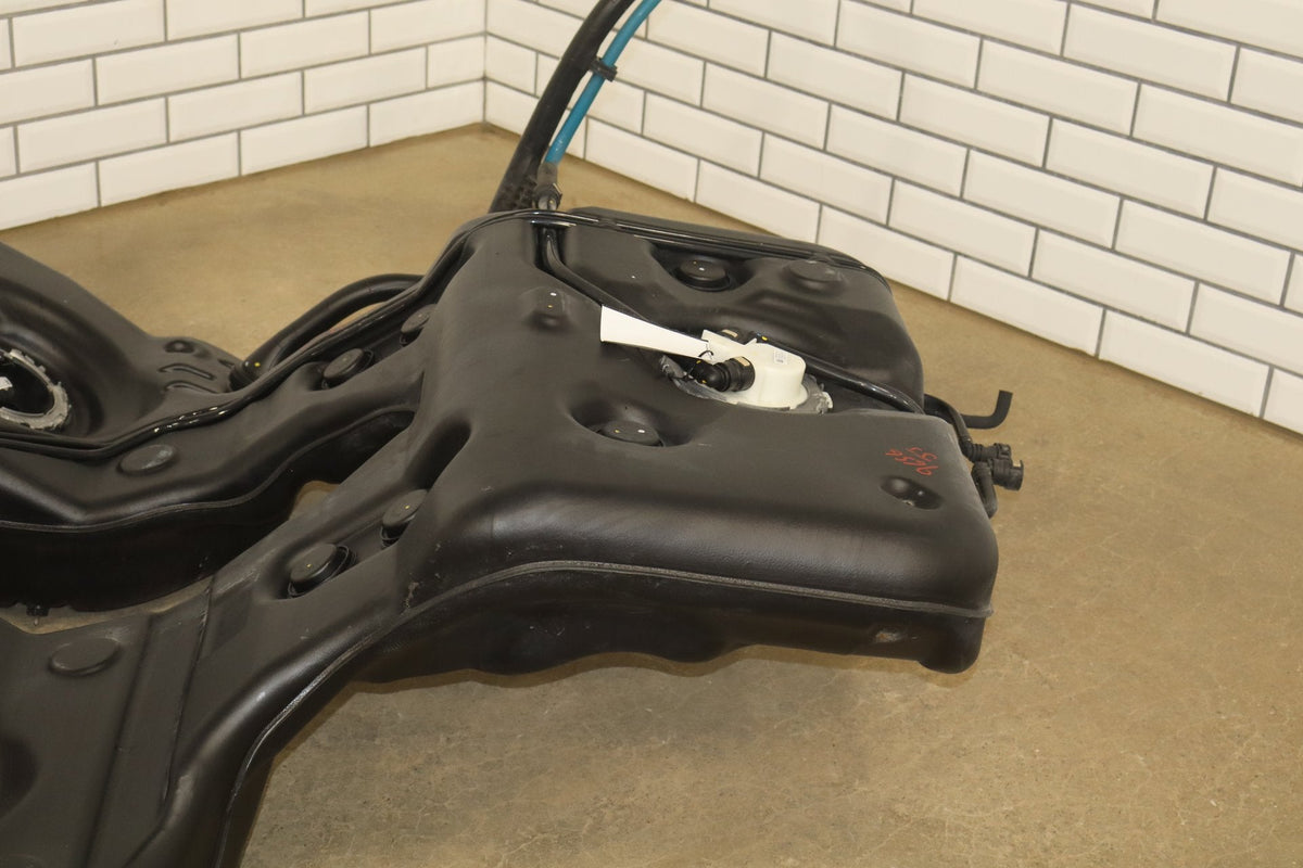 2010 Porsche Panamera 4S 970 V8 Fuel Tank Assembly with Fuel Pump OEM