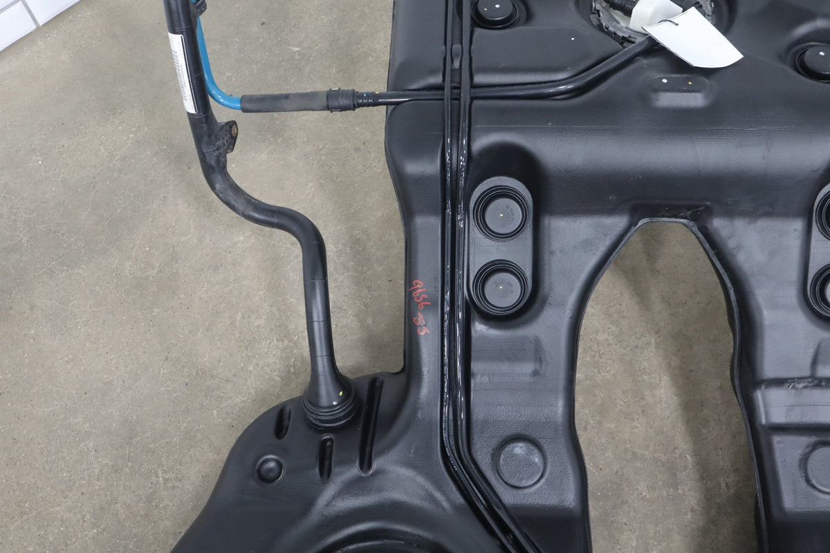 2010 Porsche Panamera 4S 970 V8 Fuel Tank Assembly with Fuel Pump OEM