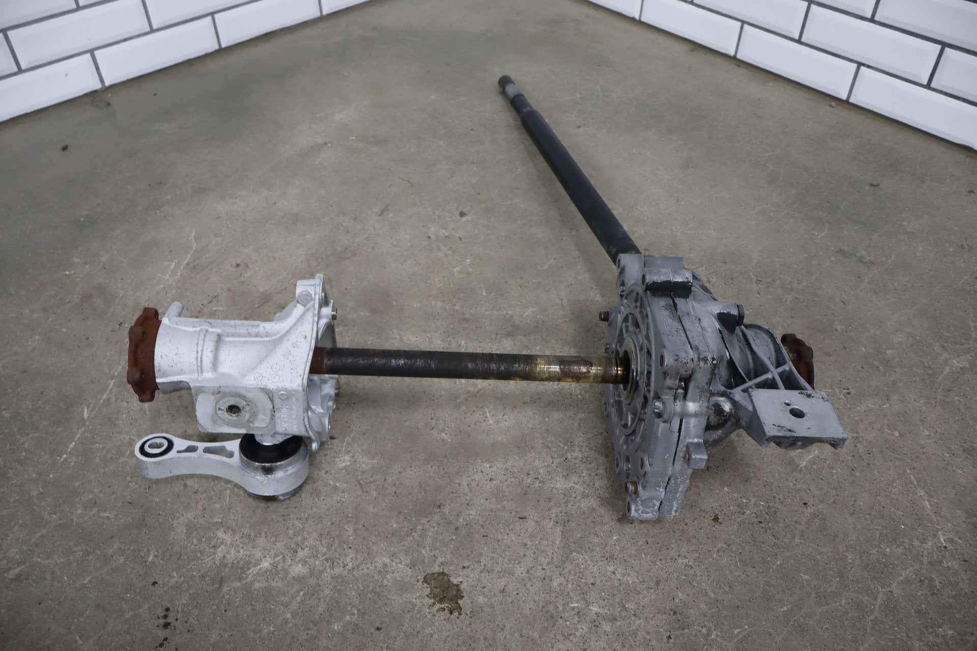 2010 Porsche Panamera 4S AWD Front Carrier Differential Assembly