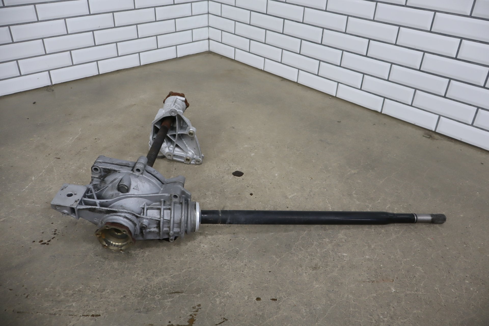 2010 Porsche Panamera 4S AWD Front Carrier Differential Assembly