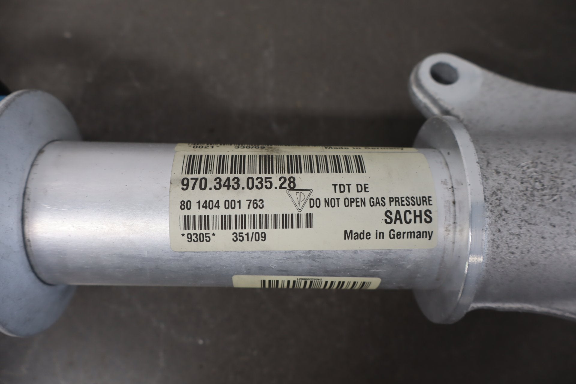 2010 Porsche Panamera 4s Left Front Strut Shock Absorber Assembly OEM