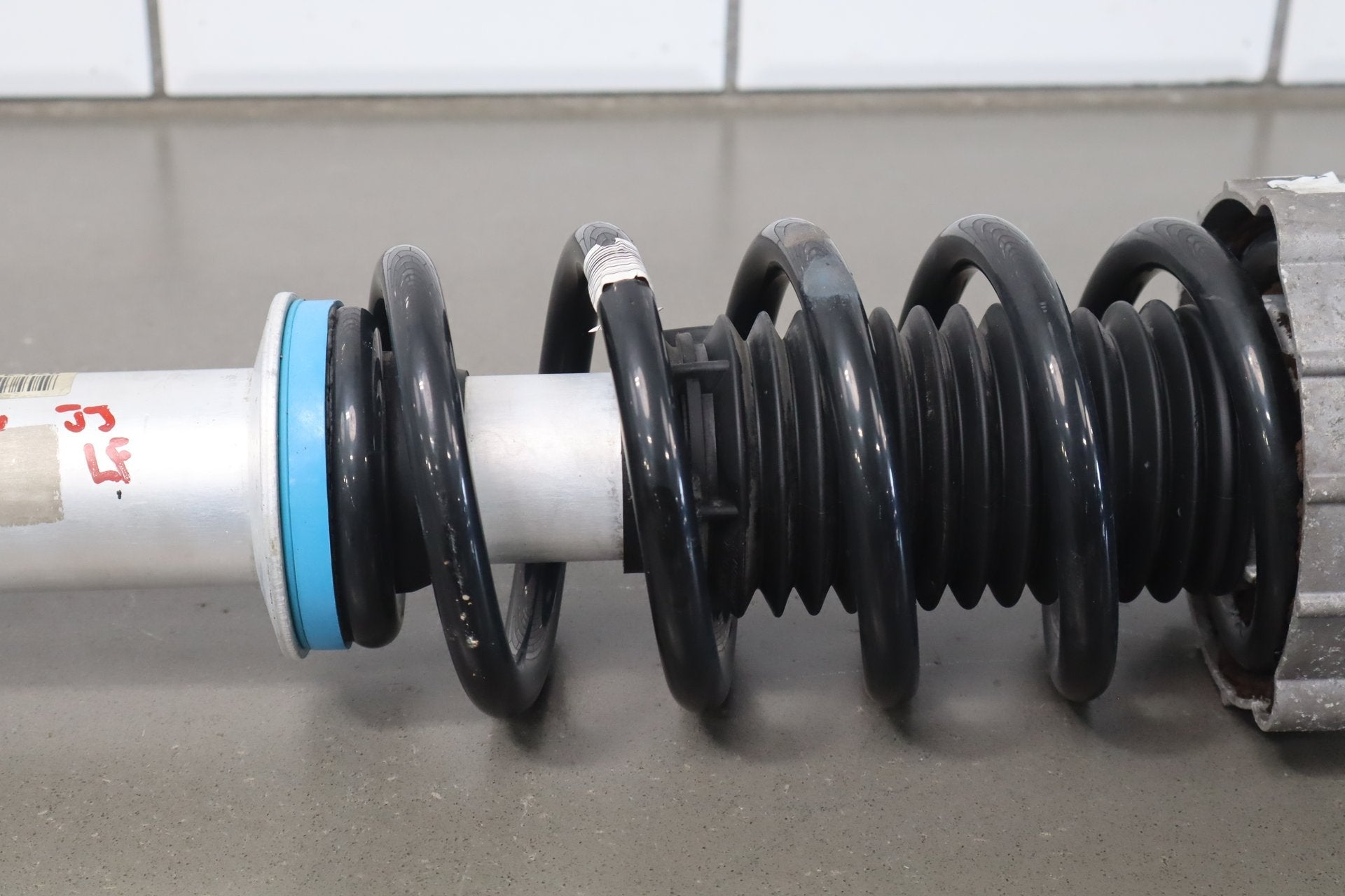 2010 Porsche Panamera 4s Left Front Strut Shock Absorber Assembly OEM