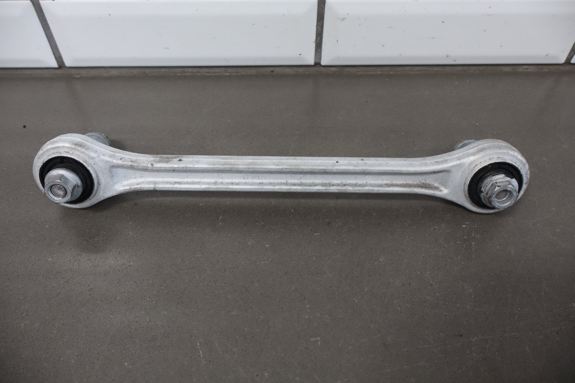 2010 Porsche Panamera 4s Left Rear Suspension Control Arm Spindle Axle OEM
