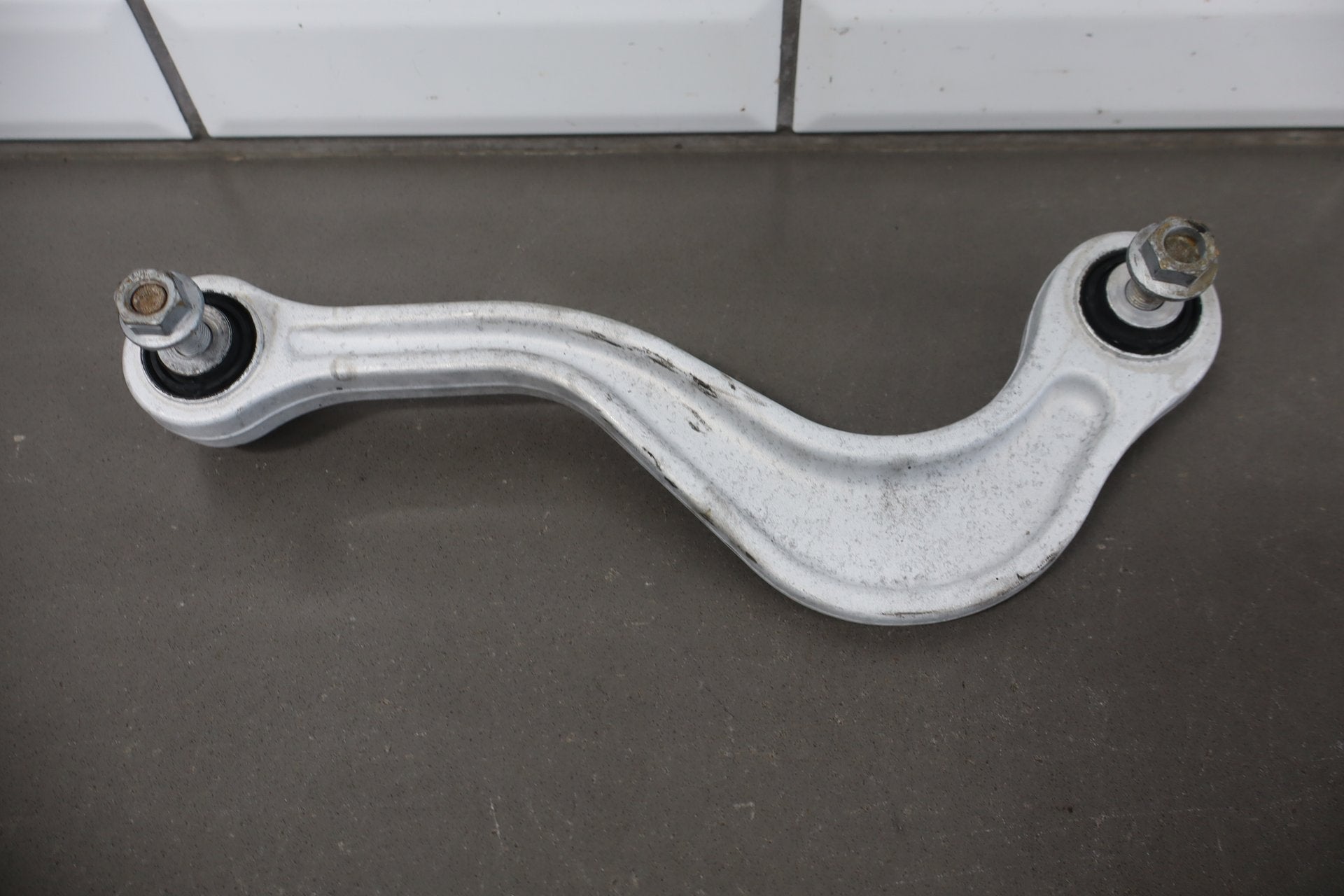 2010 Porsche Panamera 4s Left Rear Suspension Control Arm Spindle Axle OEM