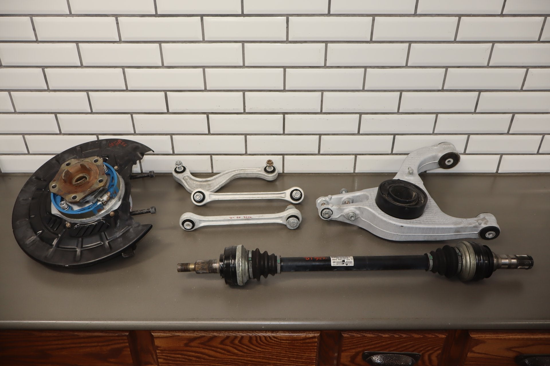 2010 Porsche Panamera 4s Left Rear Suspension Control Arm Spindle Axle OEM