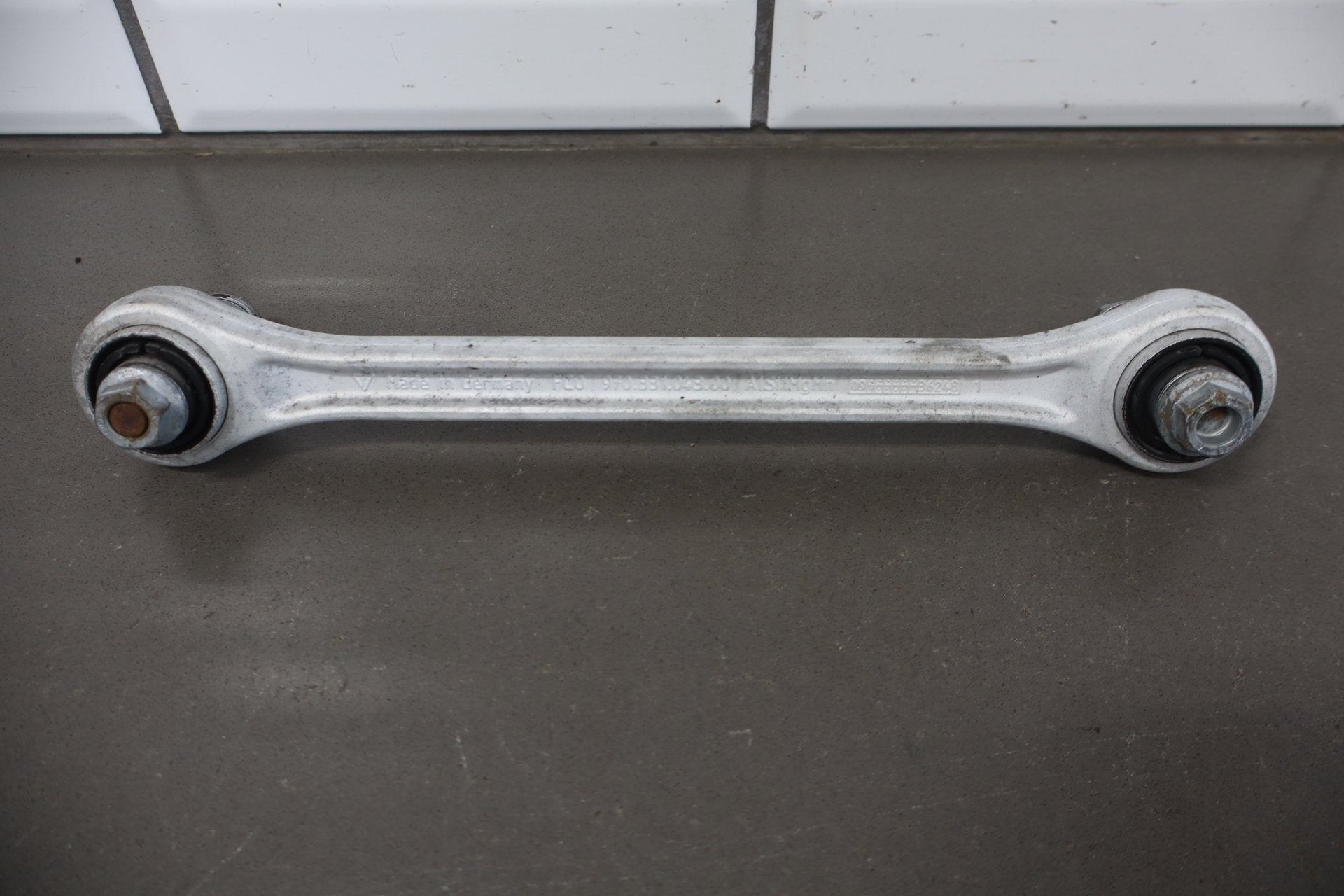 2010 Porsche Panamera 4s Left Rear Suspension Control Arm Spindle Axle OEM