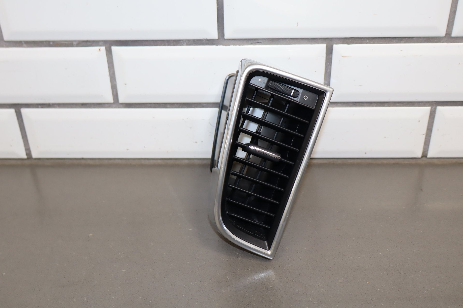 2010 Porsche Panamera 4s OEM Dashboard Vent Sent (4)