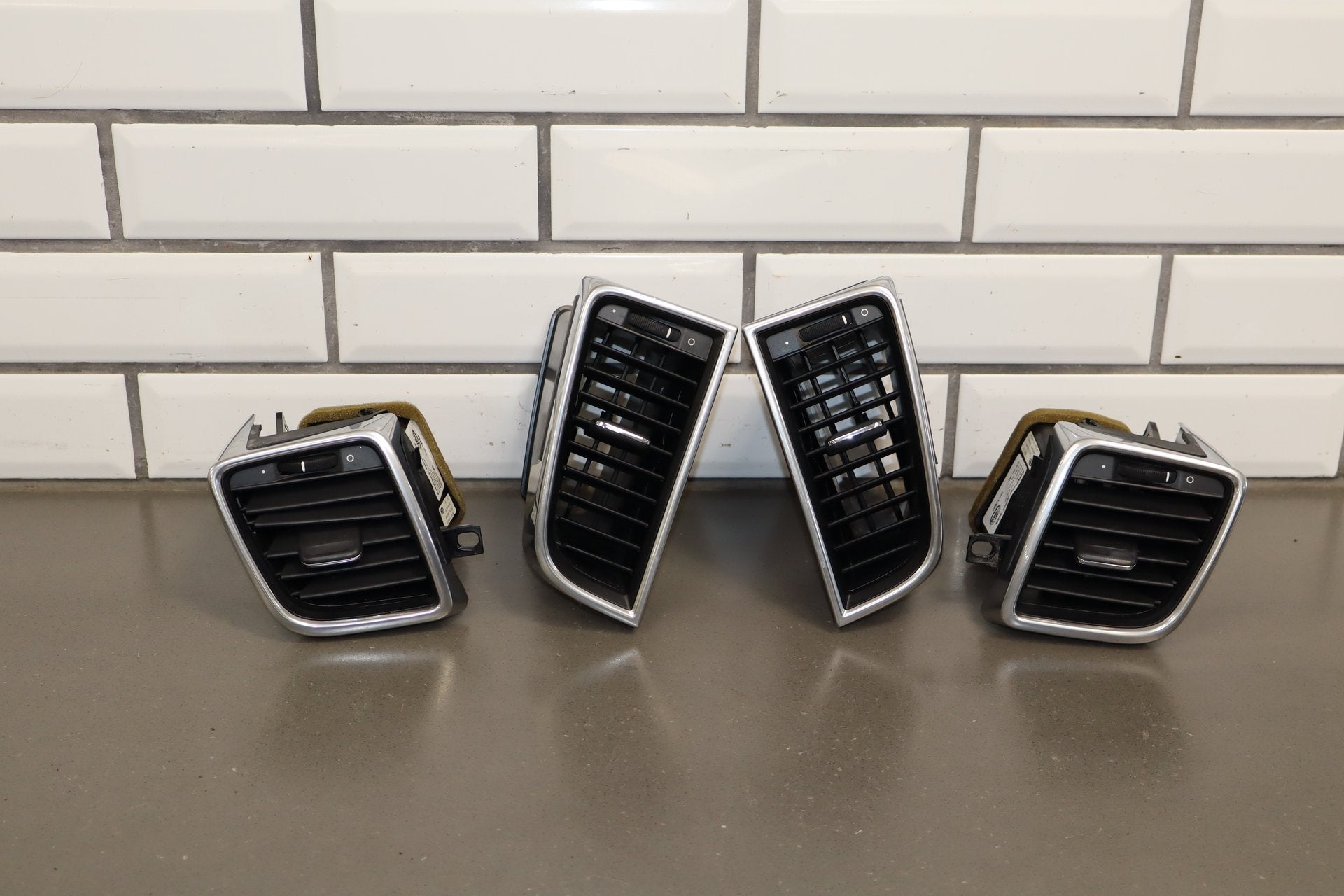 2010 Porsche Panamera 4s OEM Dashboard Vent Sent (4)