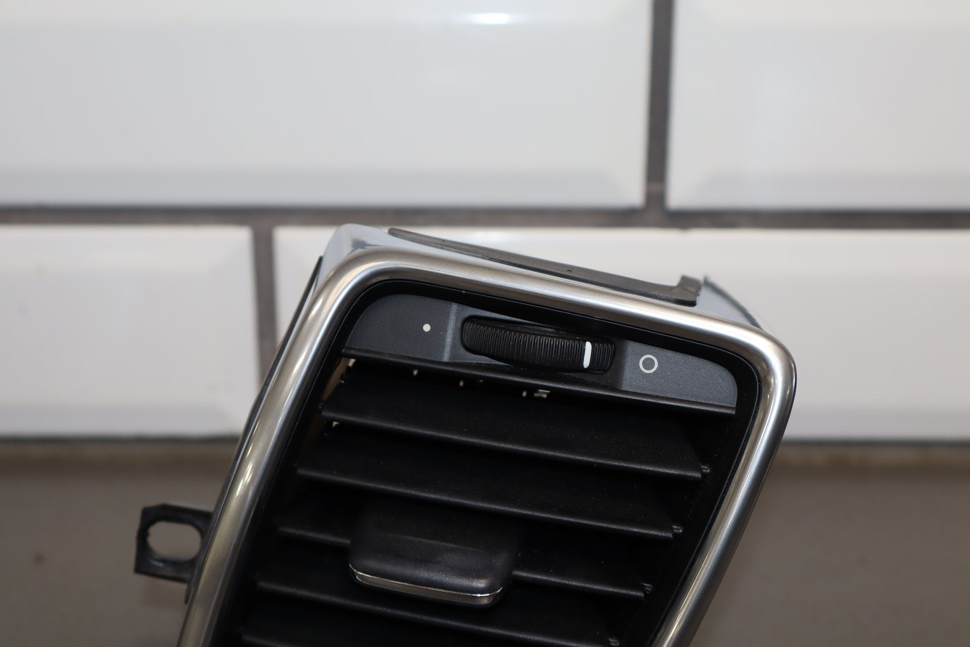 2010 Porsche Panamera 4s OEM Dashboard Vent Sent (4)