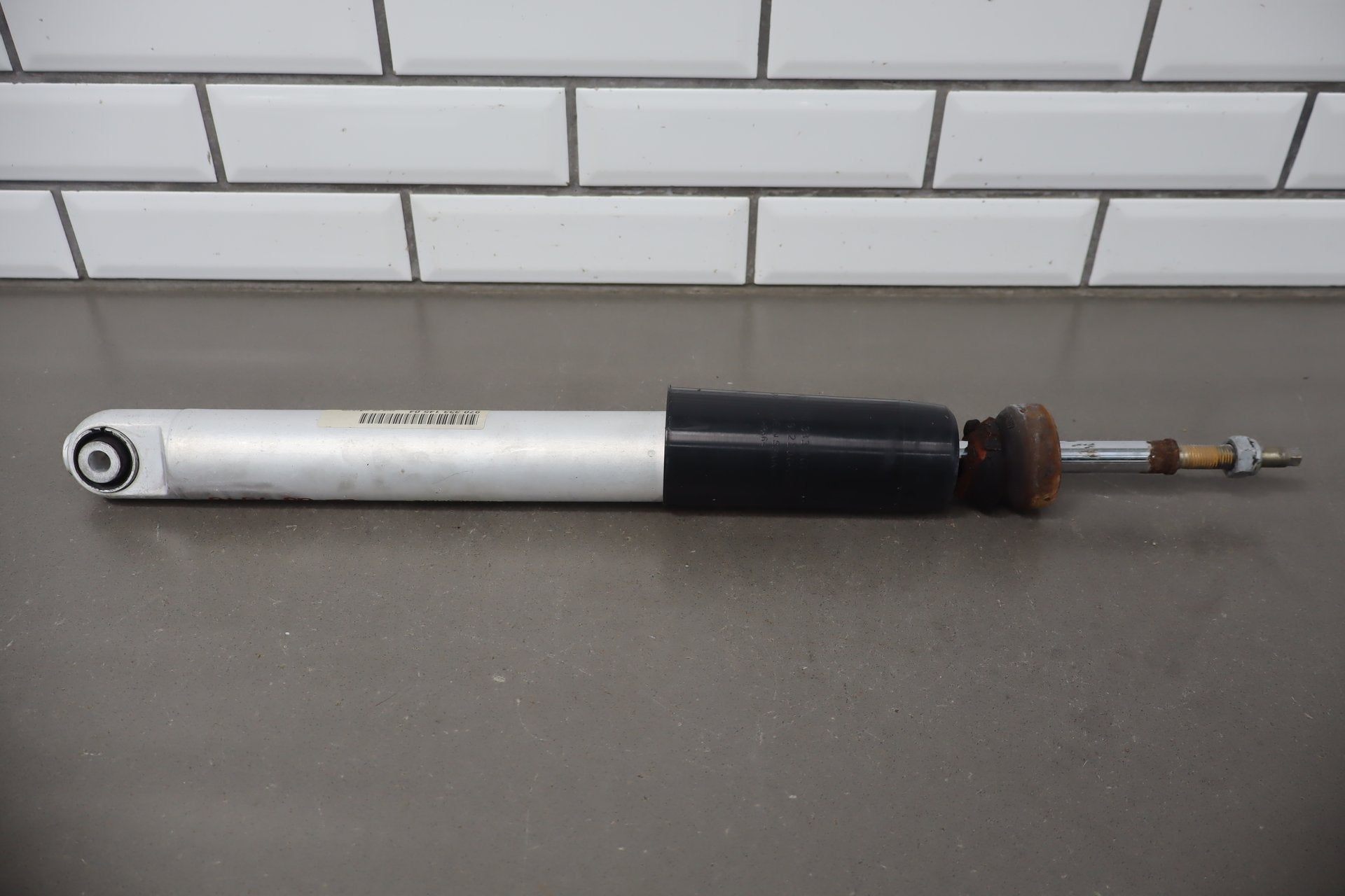 2010 Porsche Panamera 4s Right Rear Strut Shock Absorber OEM OEM