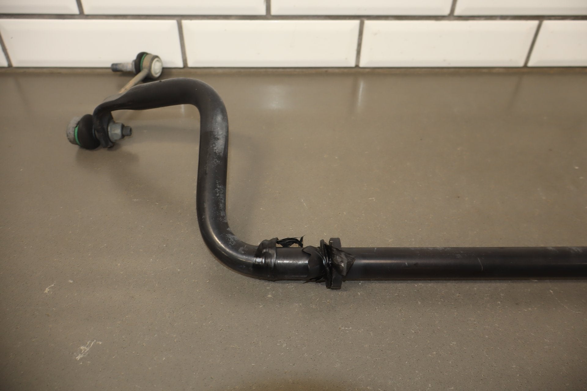 2010 Porsche Panamera Front Sway Stabilizer Bar OEM