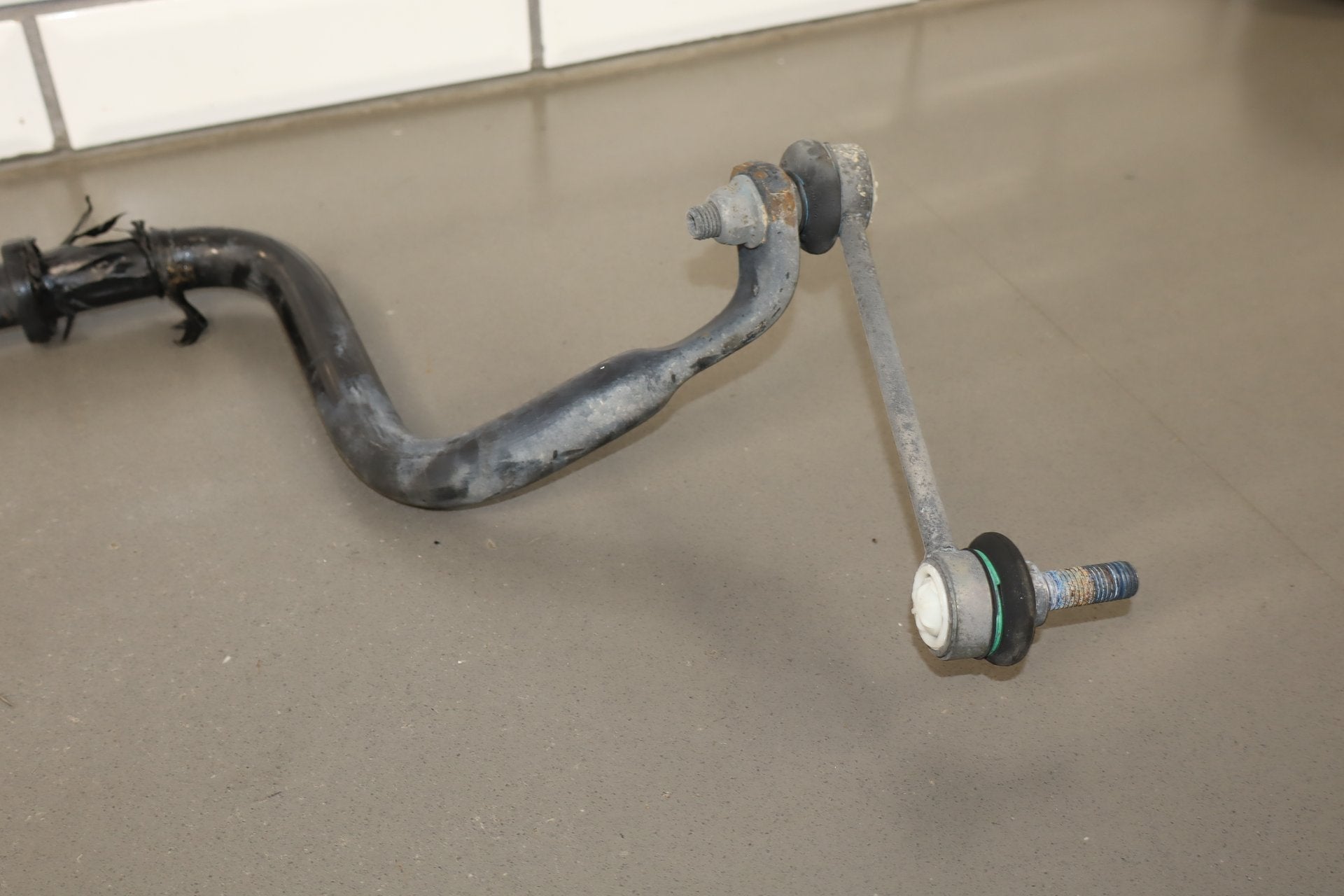 2010 Porsche Panamera Front Sway Stabilizer Bar OEM