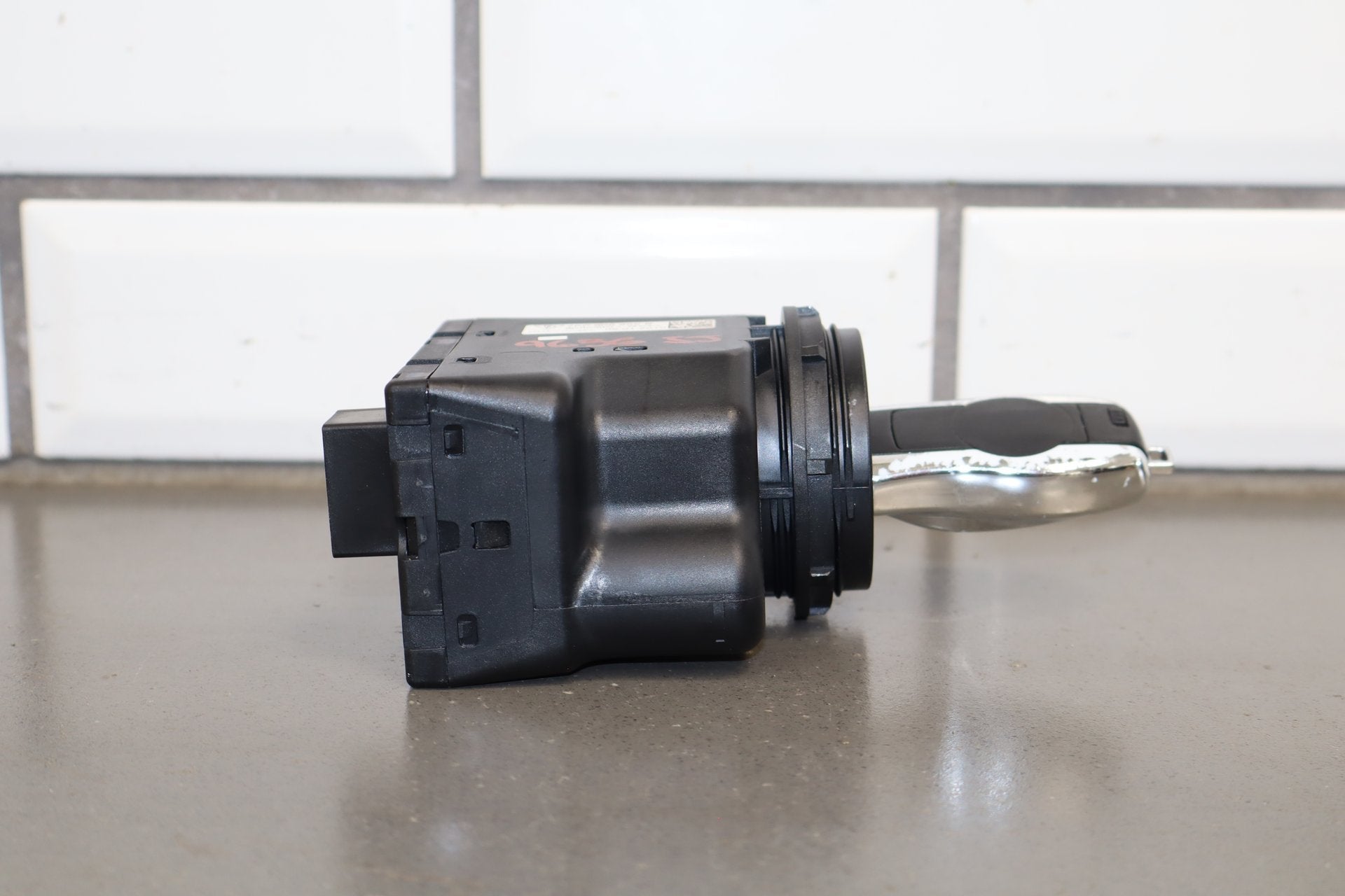 2010 Porsche Panamera Ignition Switch with Key OEM Tested