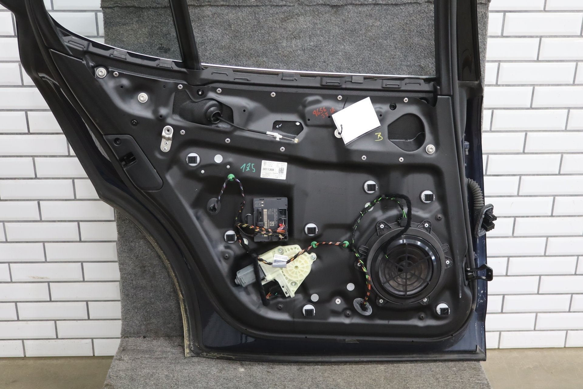 2010 Porsche Panamera Left Rear Door Dark Blue Metallic ( N4 )