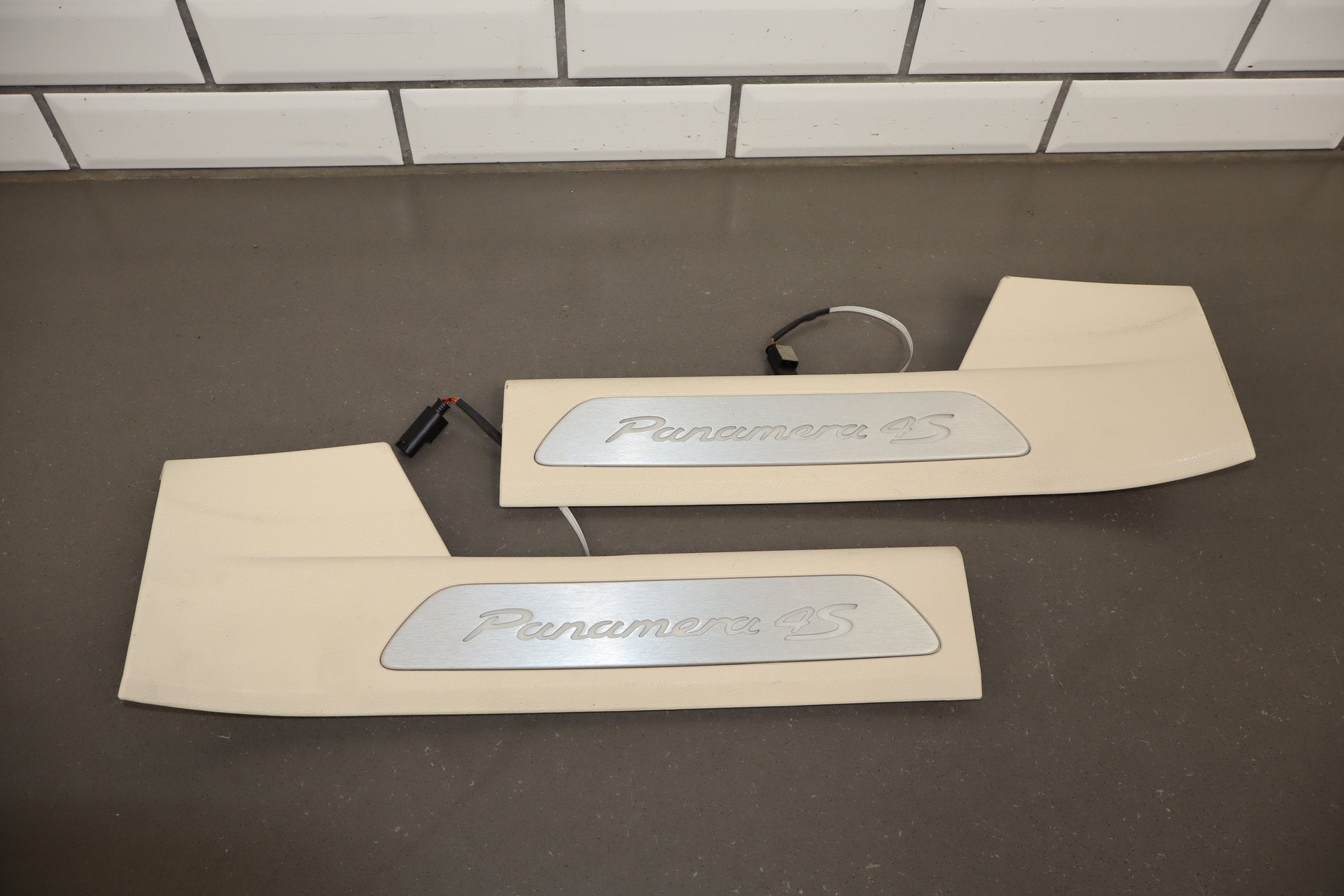 2010 Porsche Panamera Sedan Set x4- Sill Plates Yachting Blue/ Cream (BD)