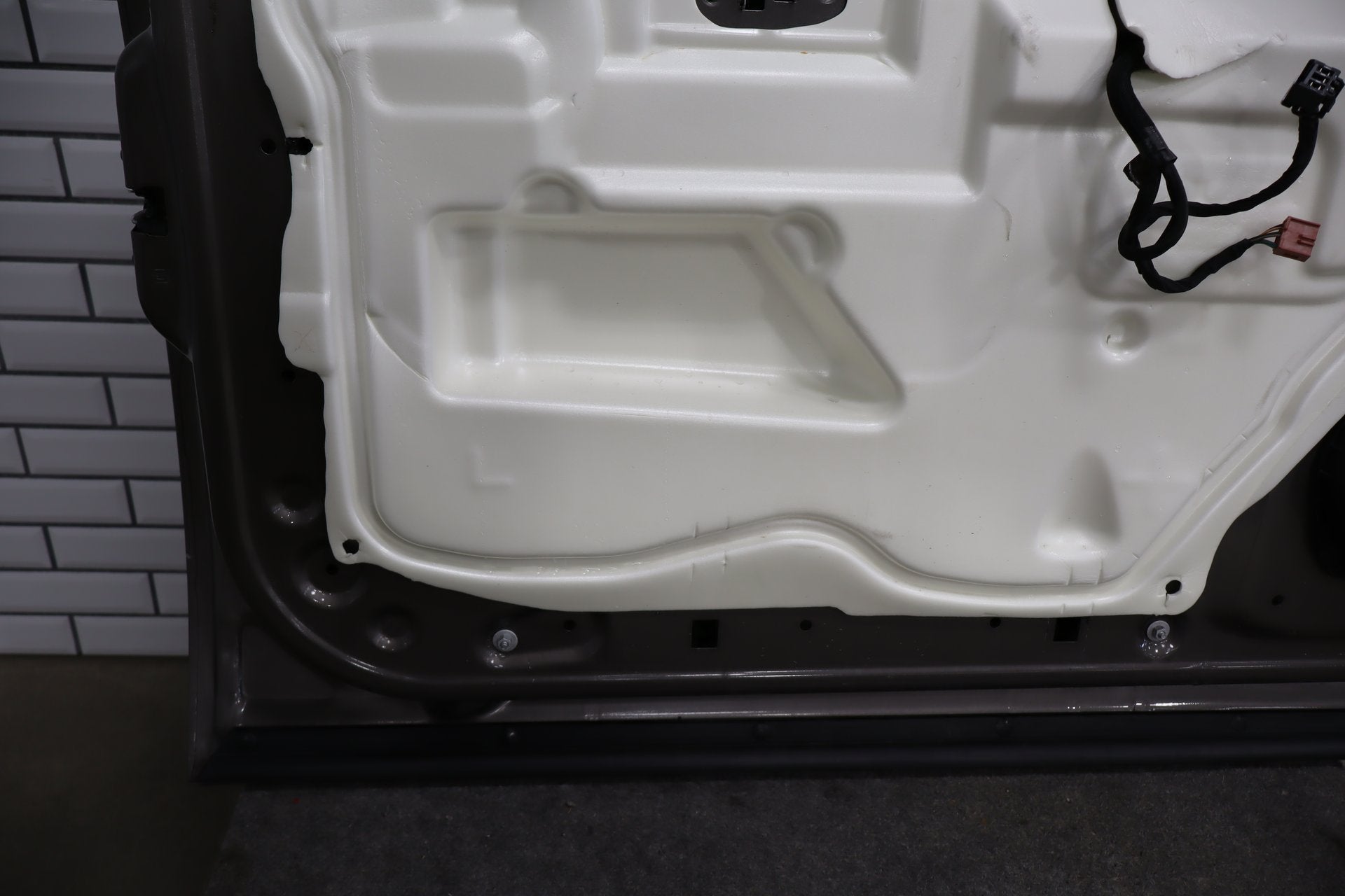 2011-2014 Chevrolet Tahoe/Suburban/Silverado Left Front Door Mocha Steel GHA
