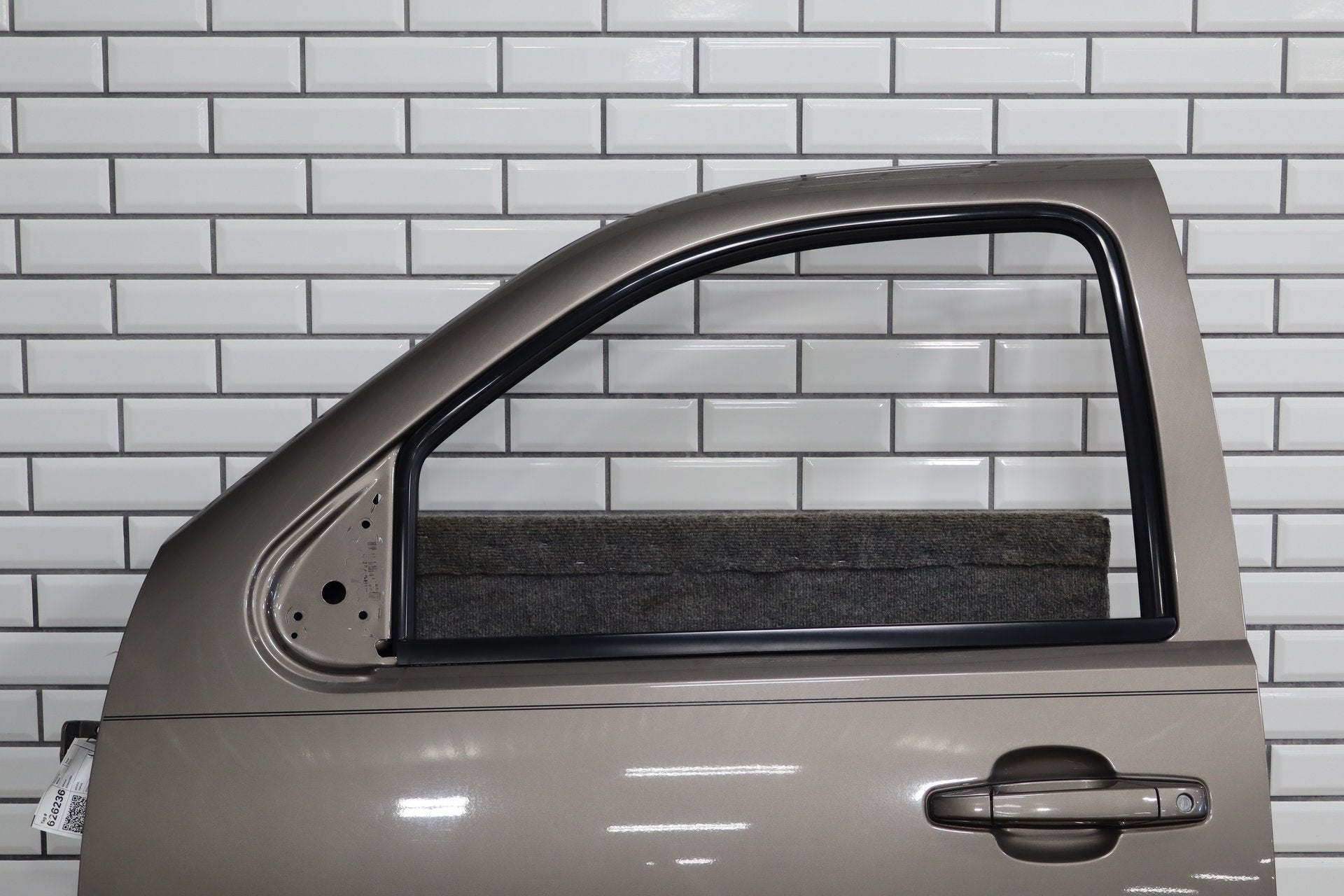 2011-2014 Chevrolet Tahoe/Suburban/Silverado Left Front Door Mocha Steel GHA