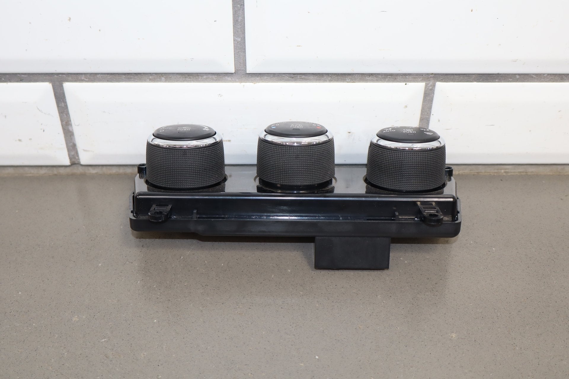 2011-2014 Dodge Challenger Climate Control 55111463AE OEM