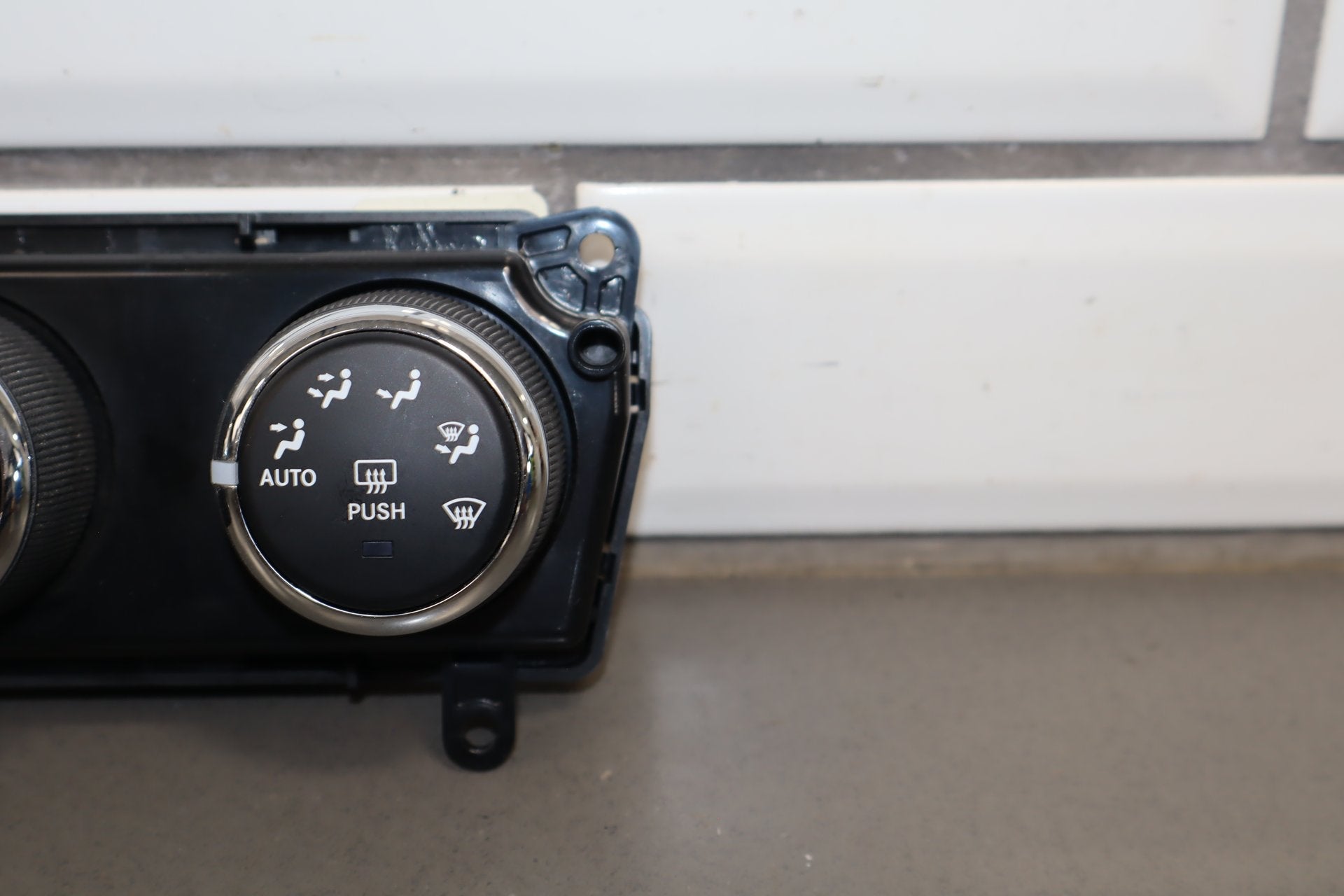 2011-2014 Dodge Challenger Climate Control 55111463AE OEM