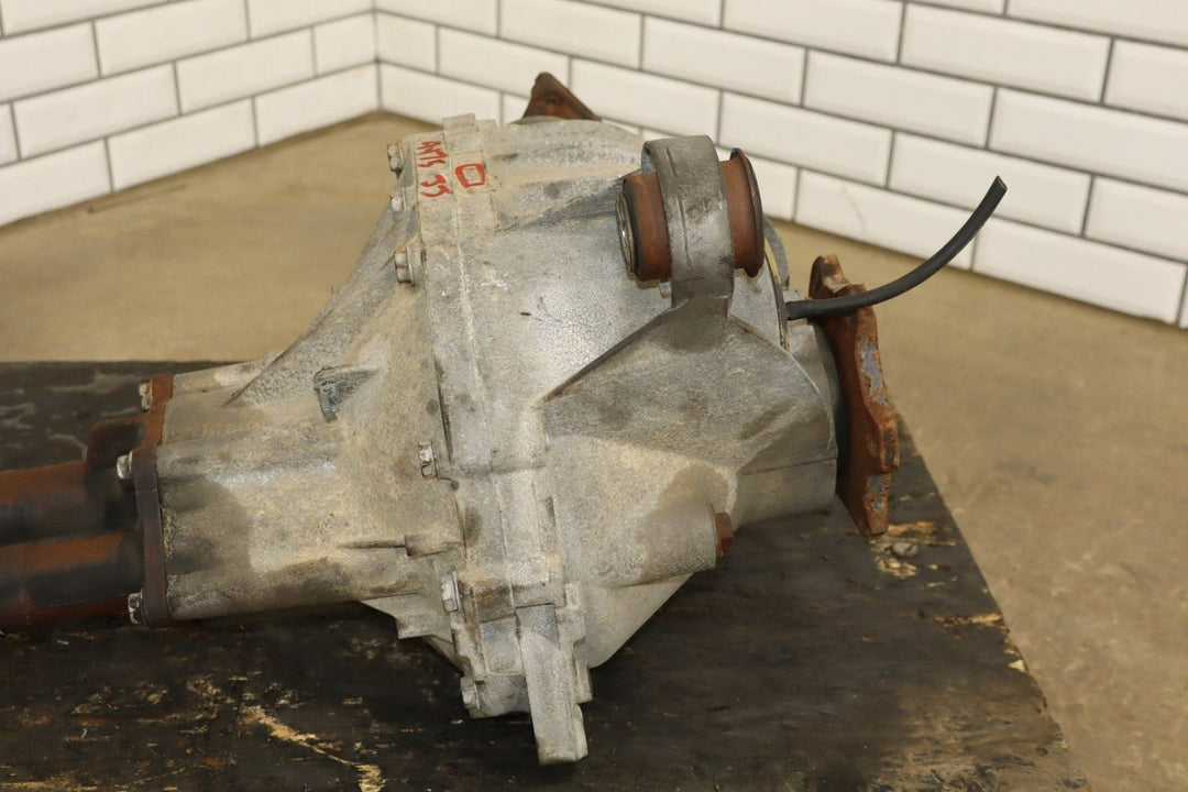 2011 - 2015 Chevrolet Suburban 2500 4WD Front Differential Assembly 3.73 GT4