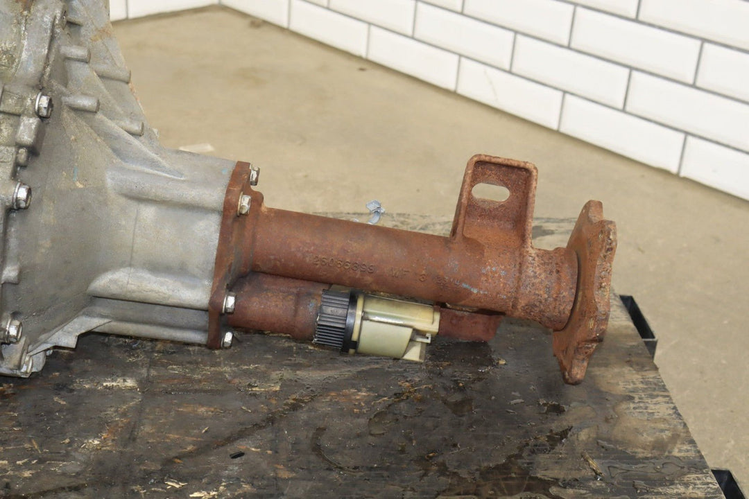 2011 - 2015 Chevrolet Suburban 2500 4WD Front Differential Assembly 3.73 GT4
