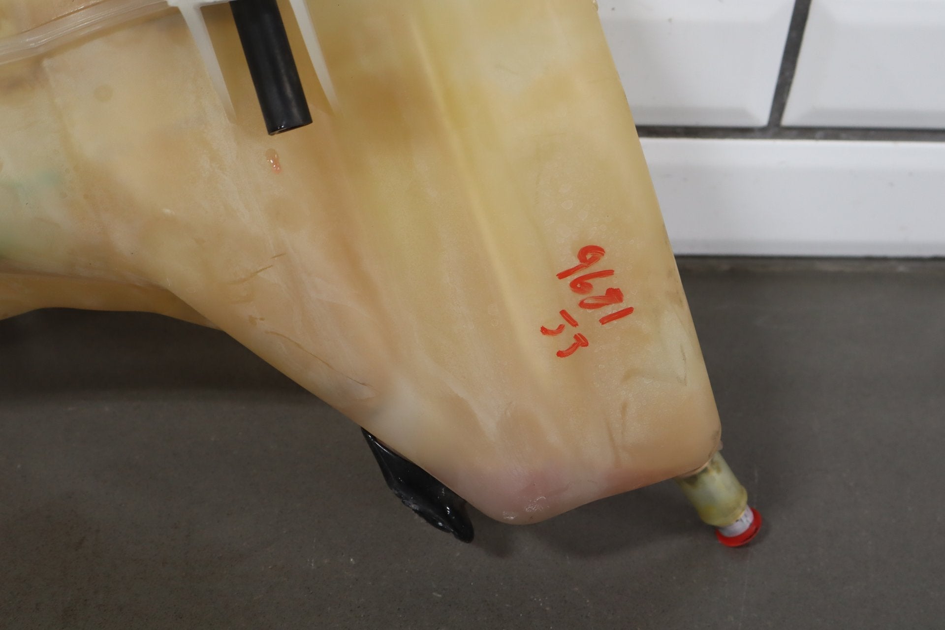 2011-2023 Dodge Challenger 5.7 6.4L Coolant Bottle Expansion Tank 55111260AF OEM