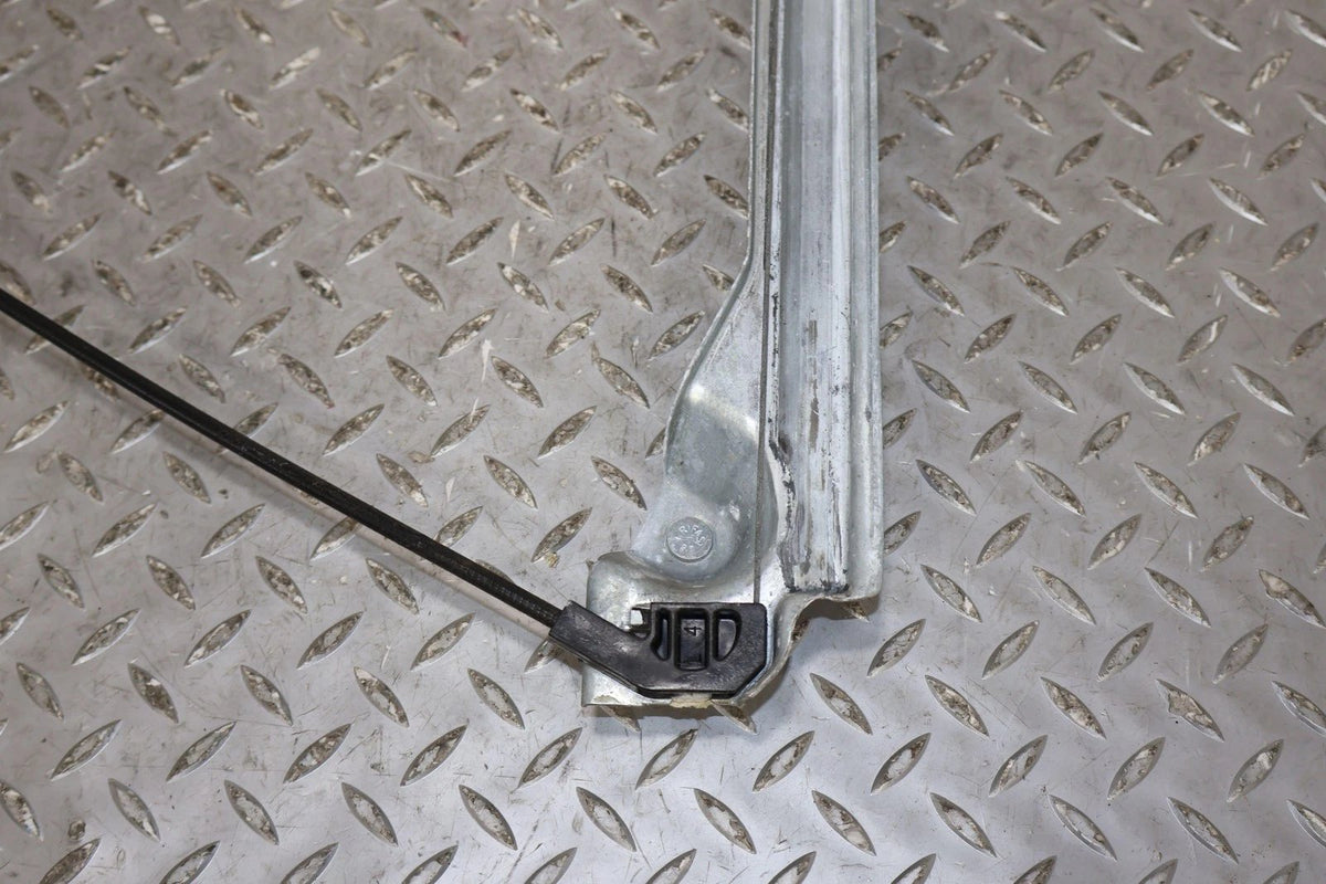 2011 Chevrolet Avalanche- FRONT DOOR REGULATOR