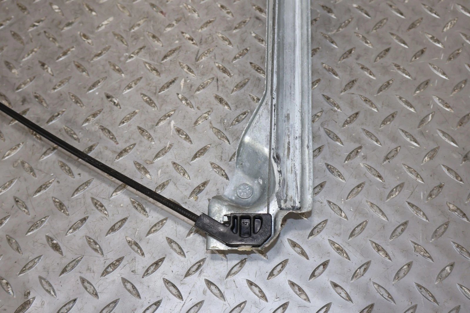 2011 Chevrolet Avalanche- FRONT DOOR REGULATOR