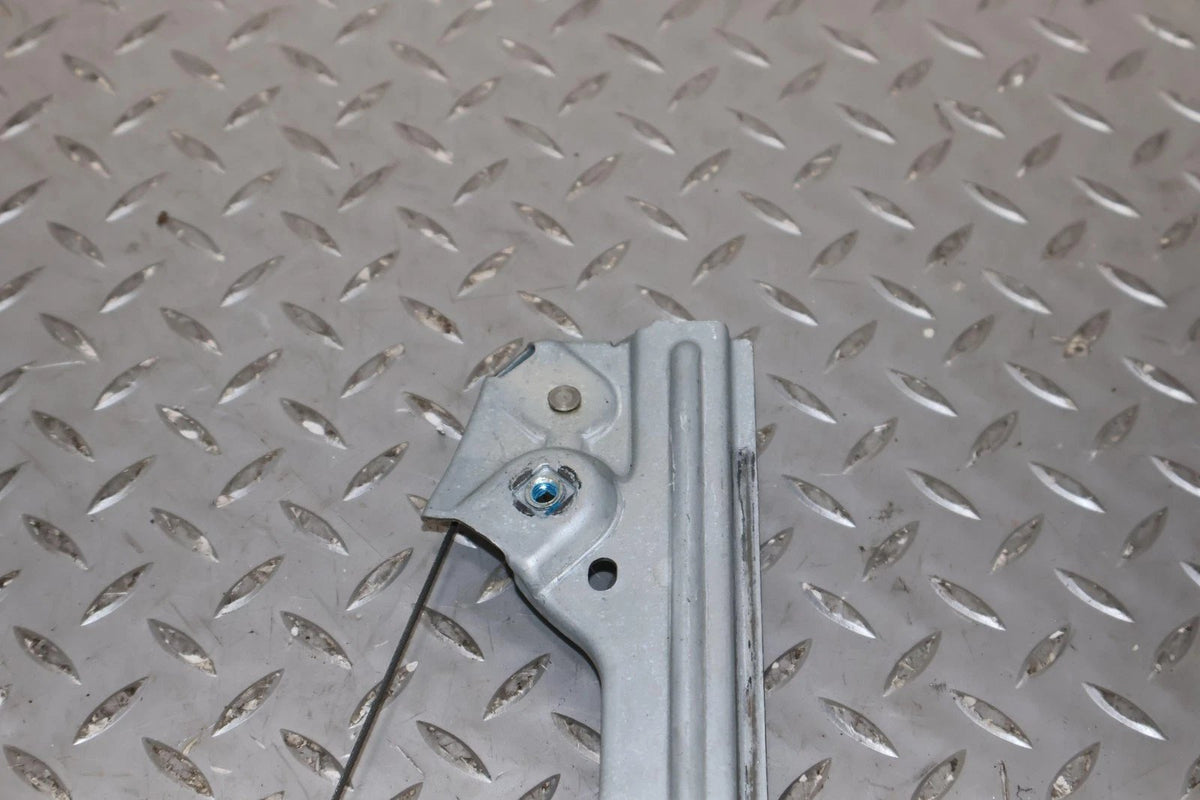 2011 Chevrolet Avalanche- FRONT DOOR REGULATOR