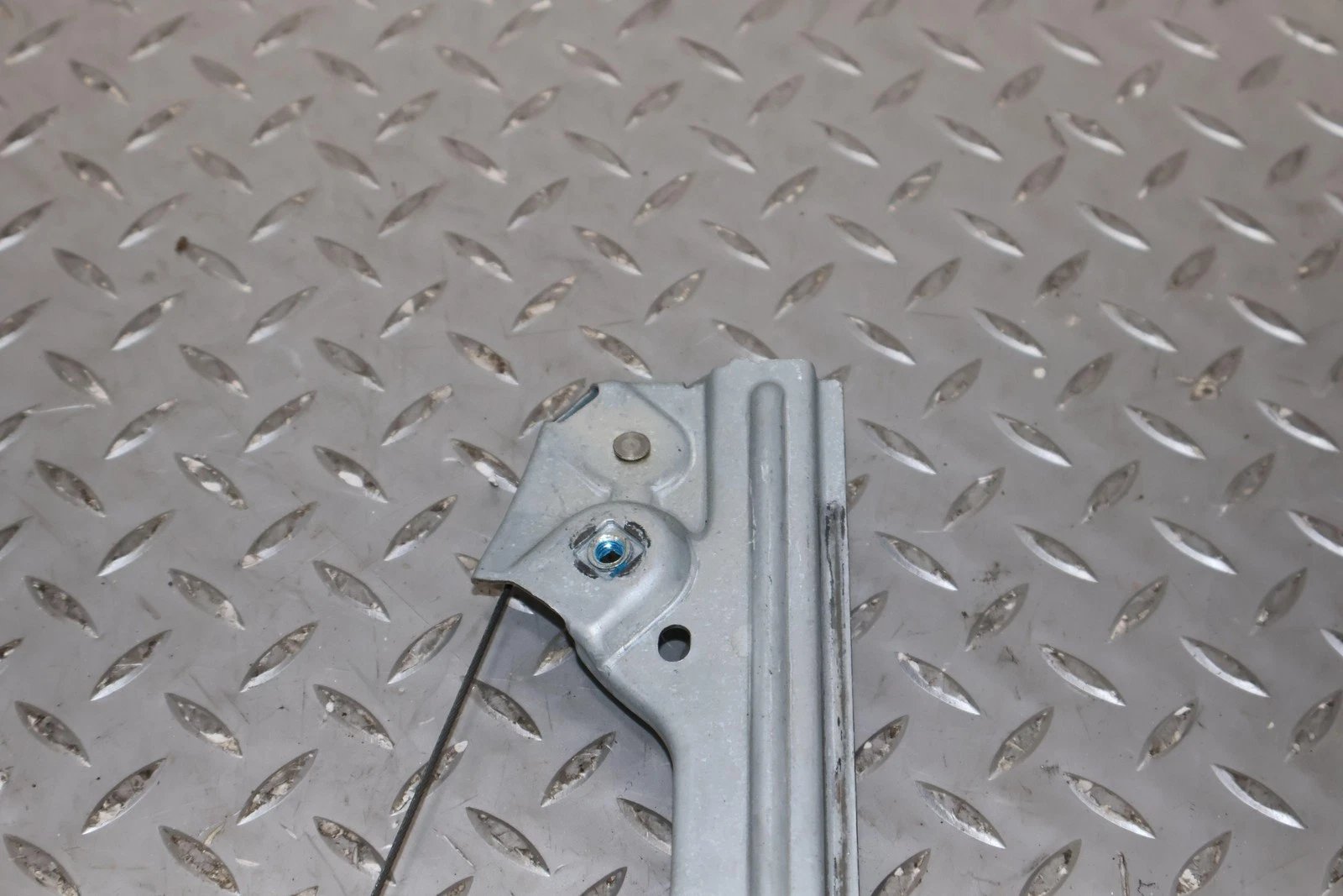 2011 Chevrolet Avalanche- FRONT DOOR REGULATOR