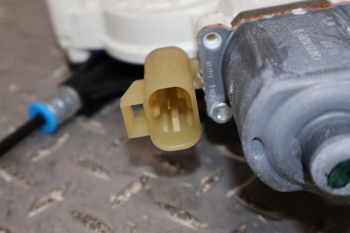 2011 Chevrolet Avalanche- FRONT DOOR REGULATOR