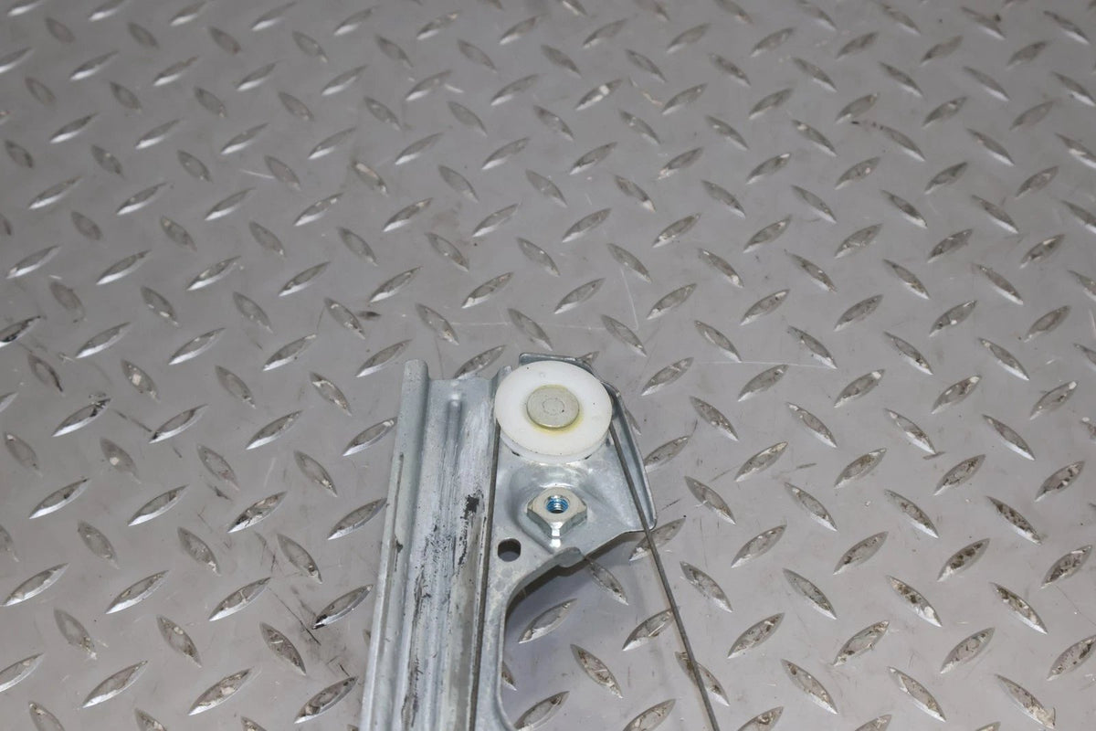 2011 Chevrolet Avalanche- FRONT DOOR REGULATOR