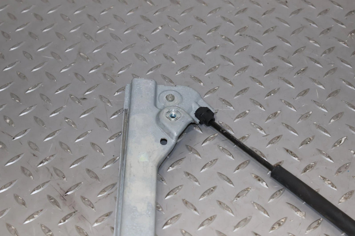 2011 Chevrolet Avalanche- FRONT DOOR REGULATOR