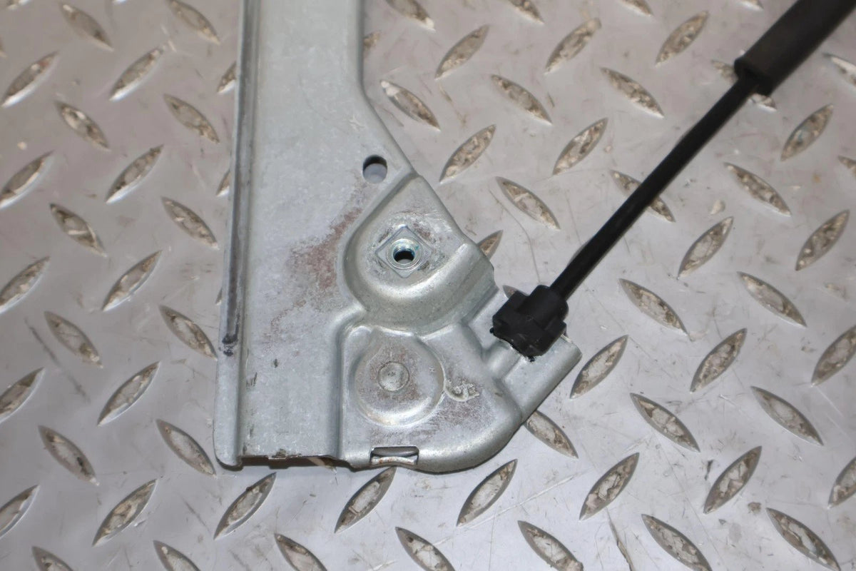 2011 Chevrolet Avalanche- Right Front Door Regulator