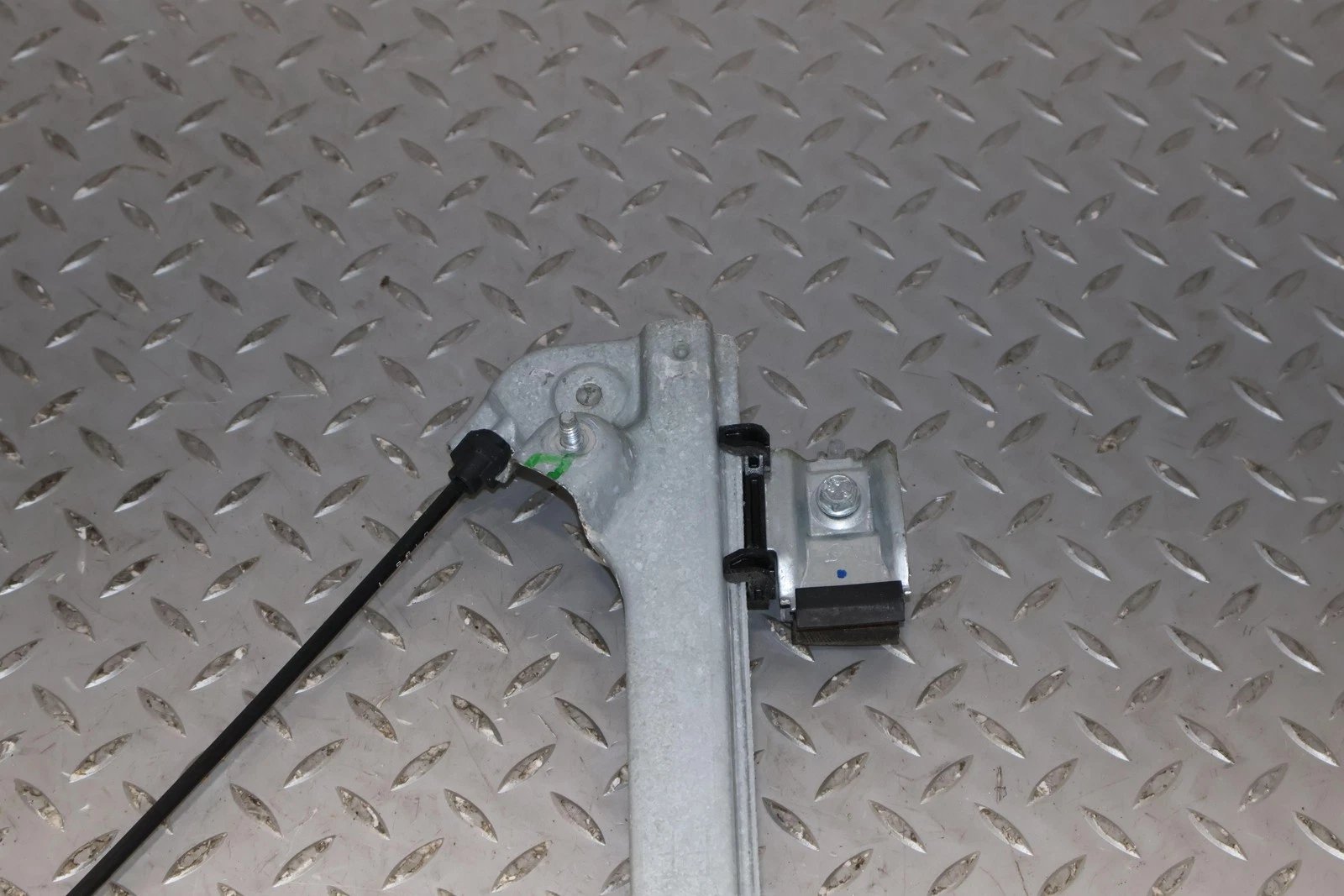 2011 Chevrolet Avalanche- Right Front Door Regulator
