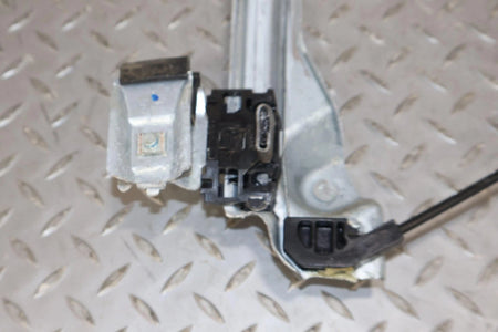 2011 Chevrolet Avalanche- Right Front Door Regulator