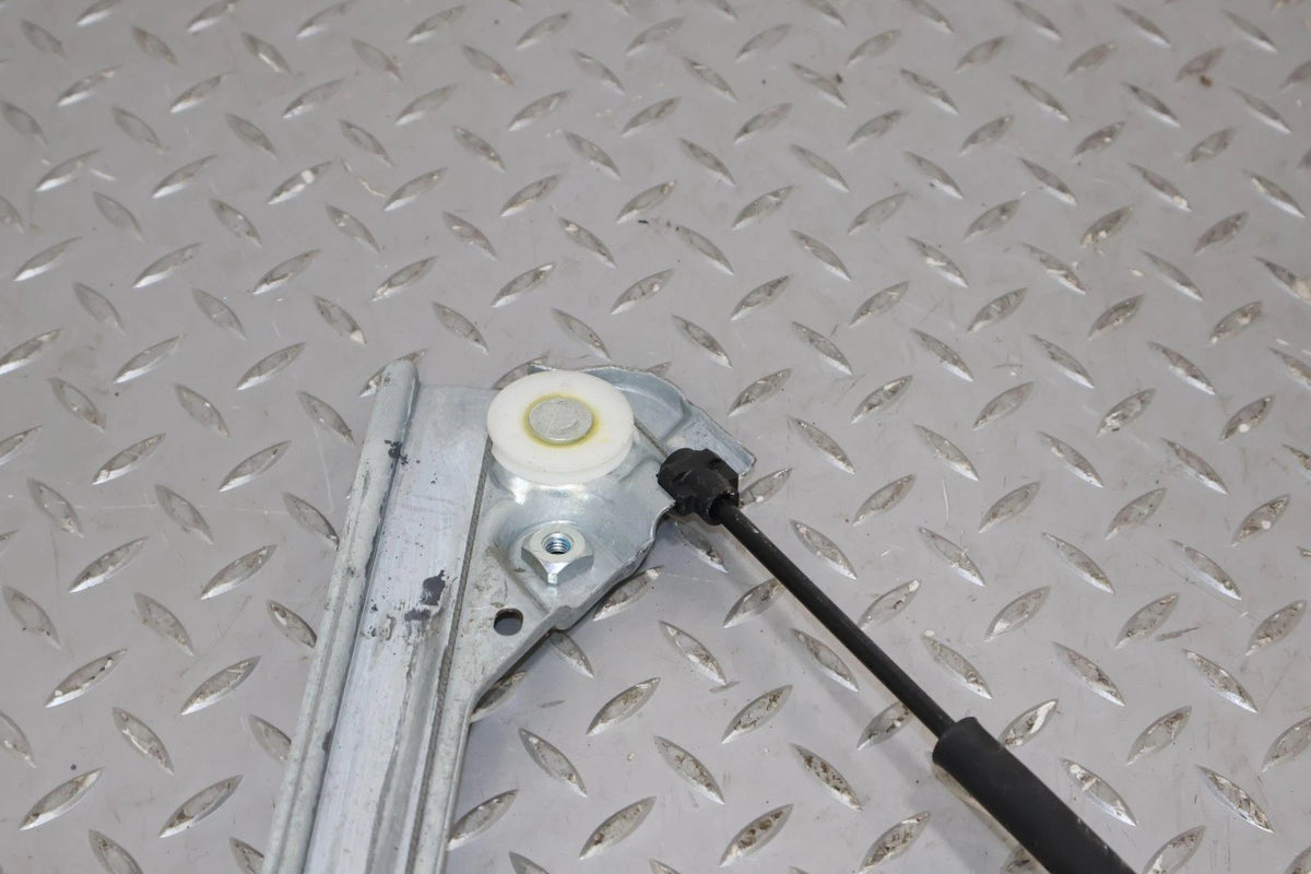 2011 Chevrolet Avalanche- Right Front Door Regulator