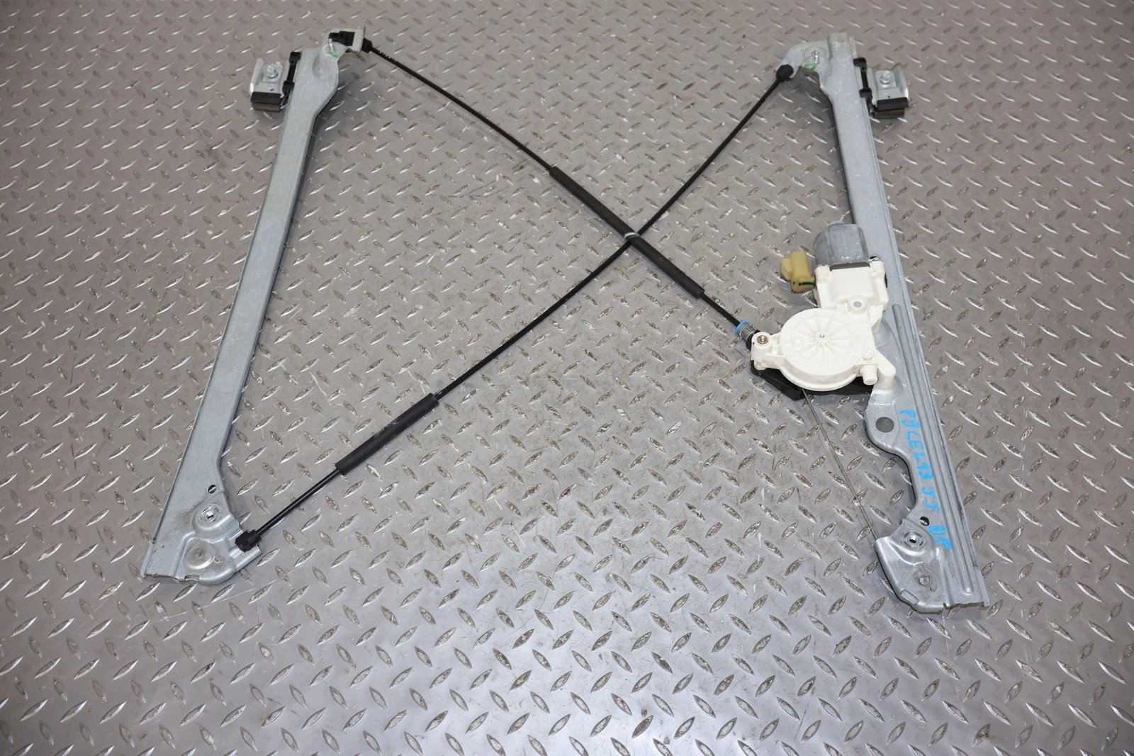 2011 Chevrolet Avalanche- Right Front Door Regulator