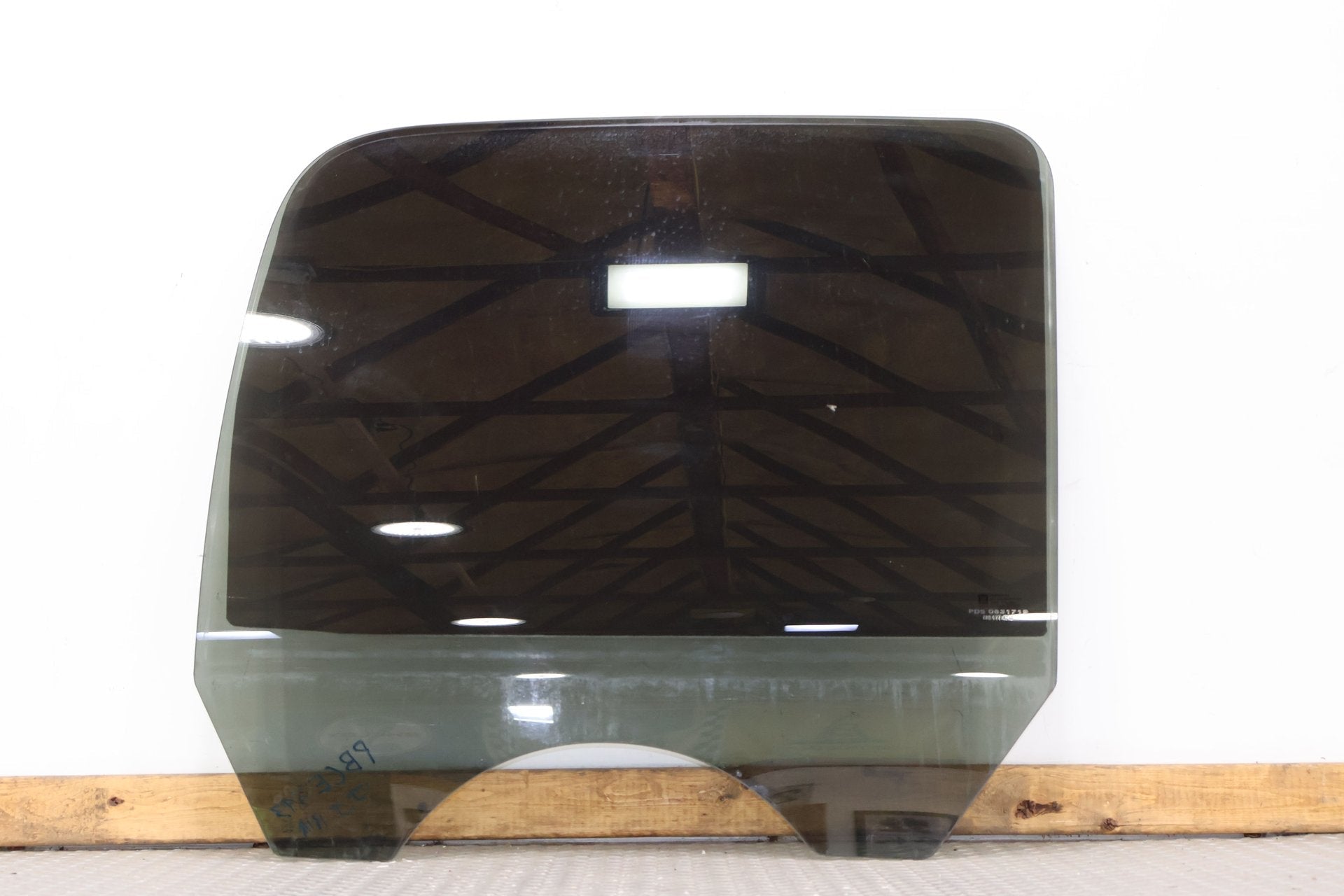 2011 Chevrolet Avalanche- Right Rear Door Window