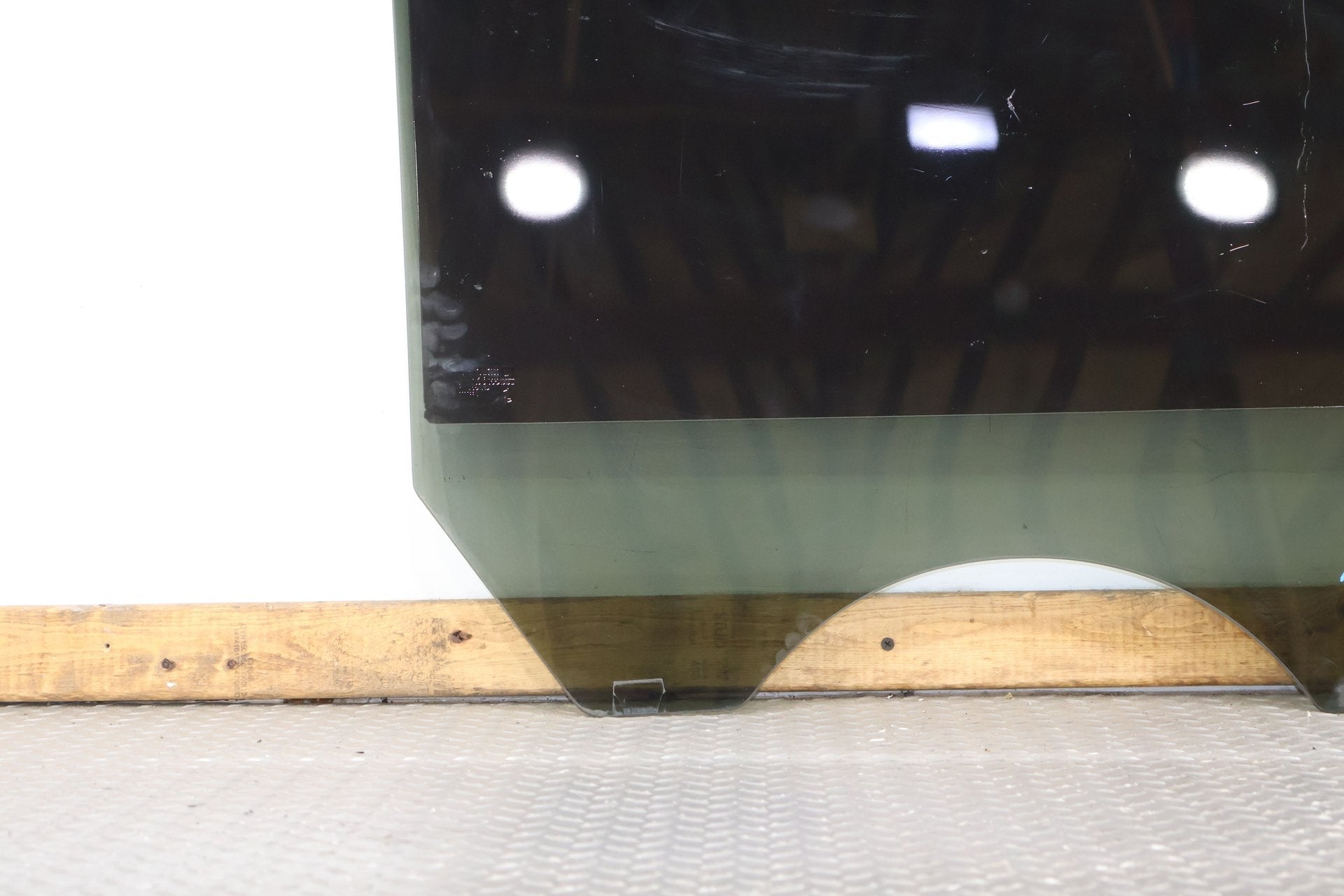 2011 Chevrolet Avalanche- Right Rear Door Window