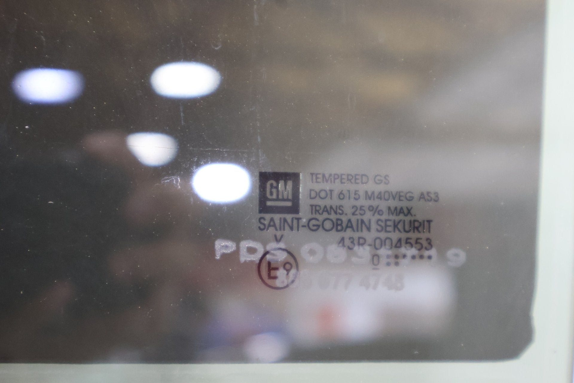 2011 Chevrolet Avalanche- Right Rear Door Window