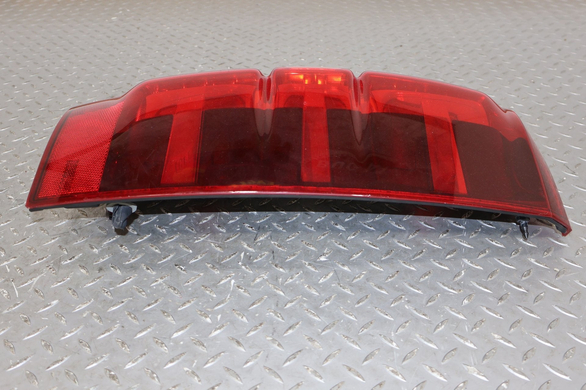 2011 Chevrolet Avalanche- Right Tail Light