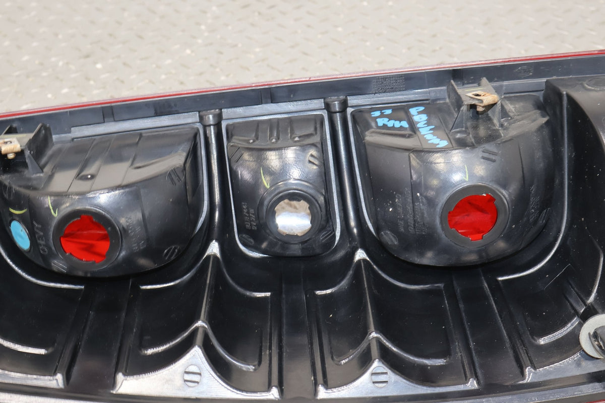 2011 Chevrolet Avalanche- Right Tail Light