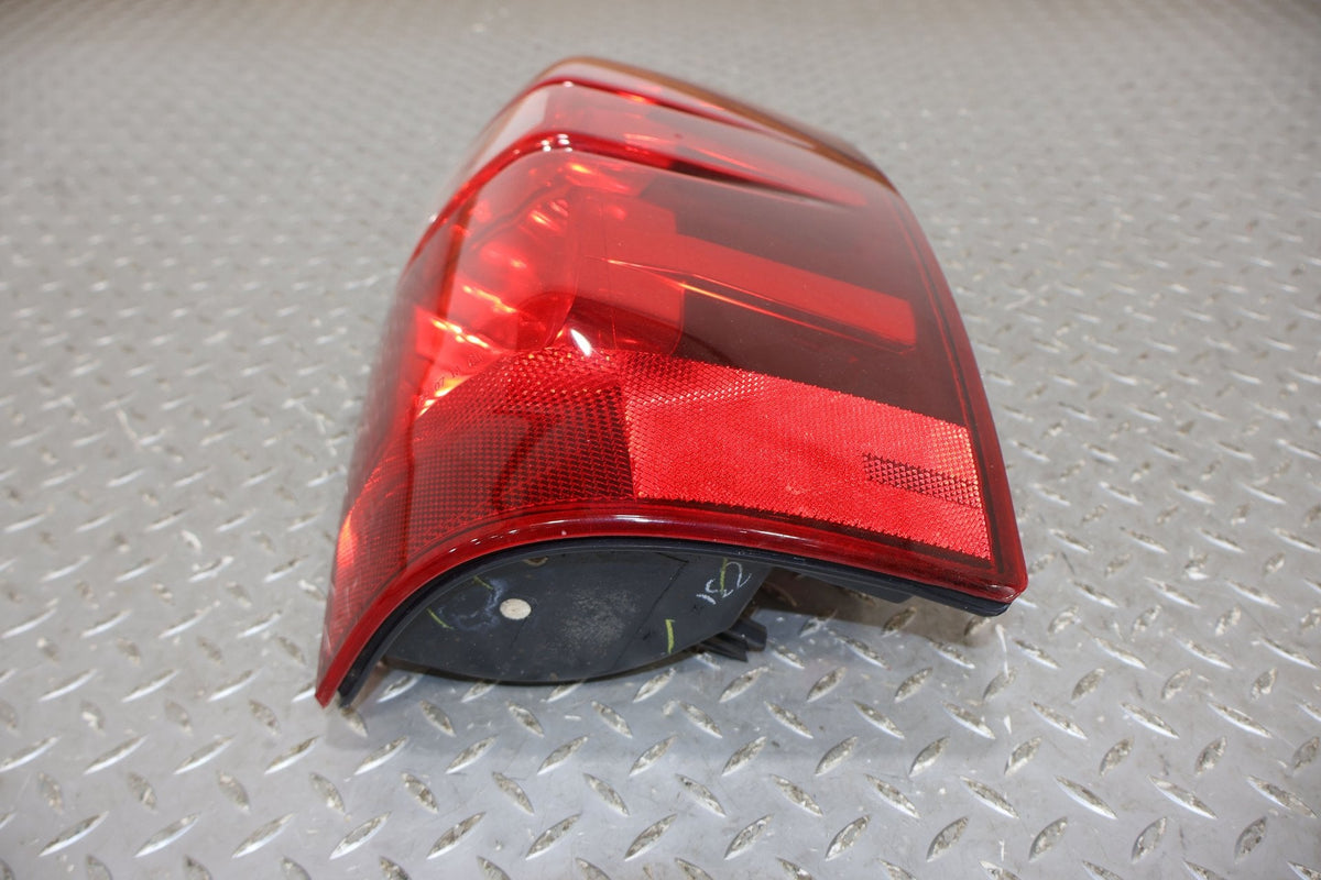 2011 Chevrolet Avalanche- Right Tail Light