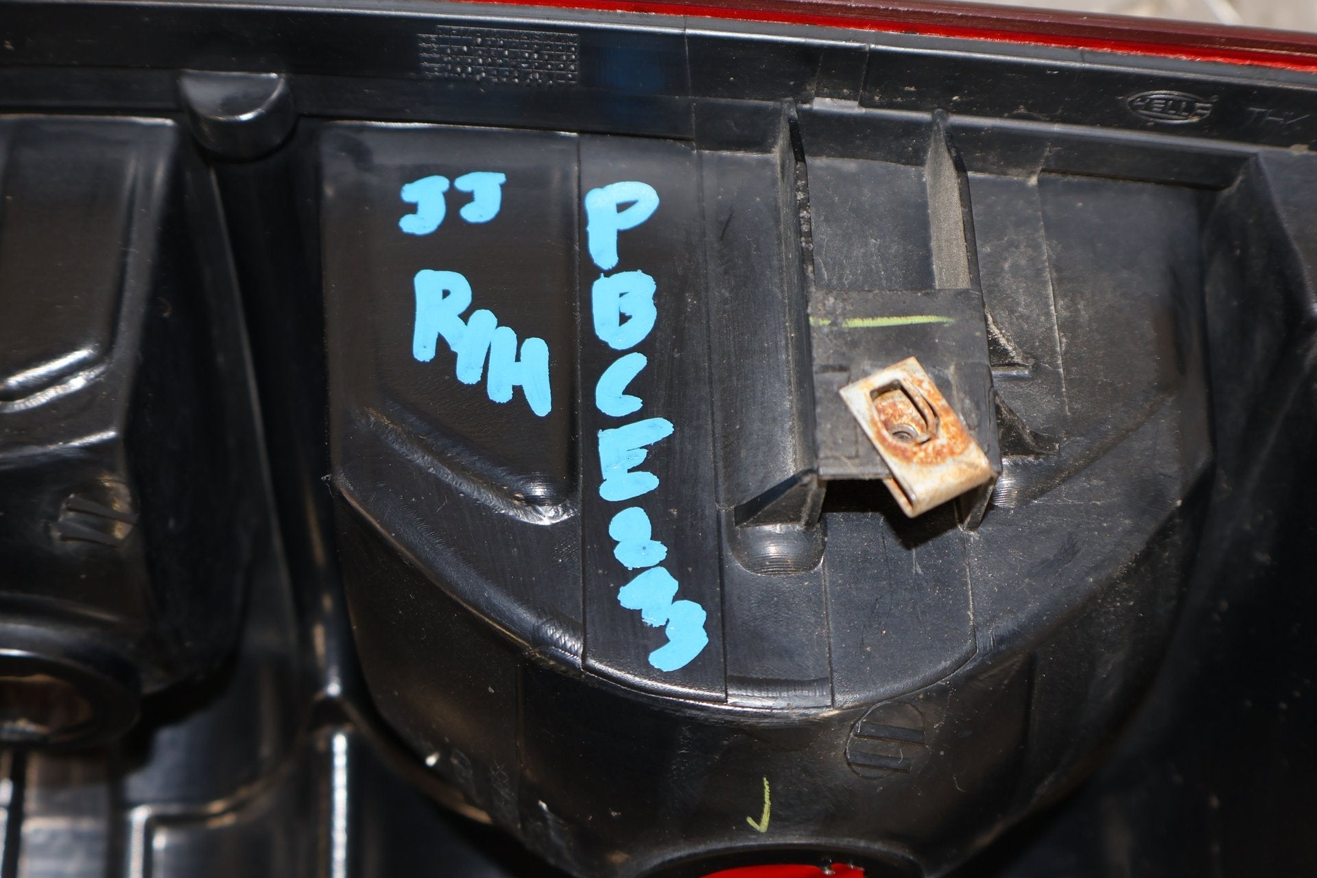2011 Chevrolet Avalanche- Right Tail Light