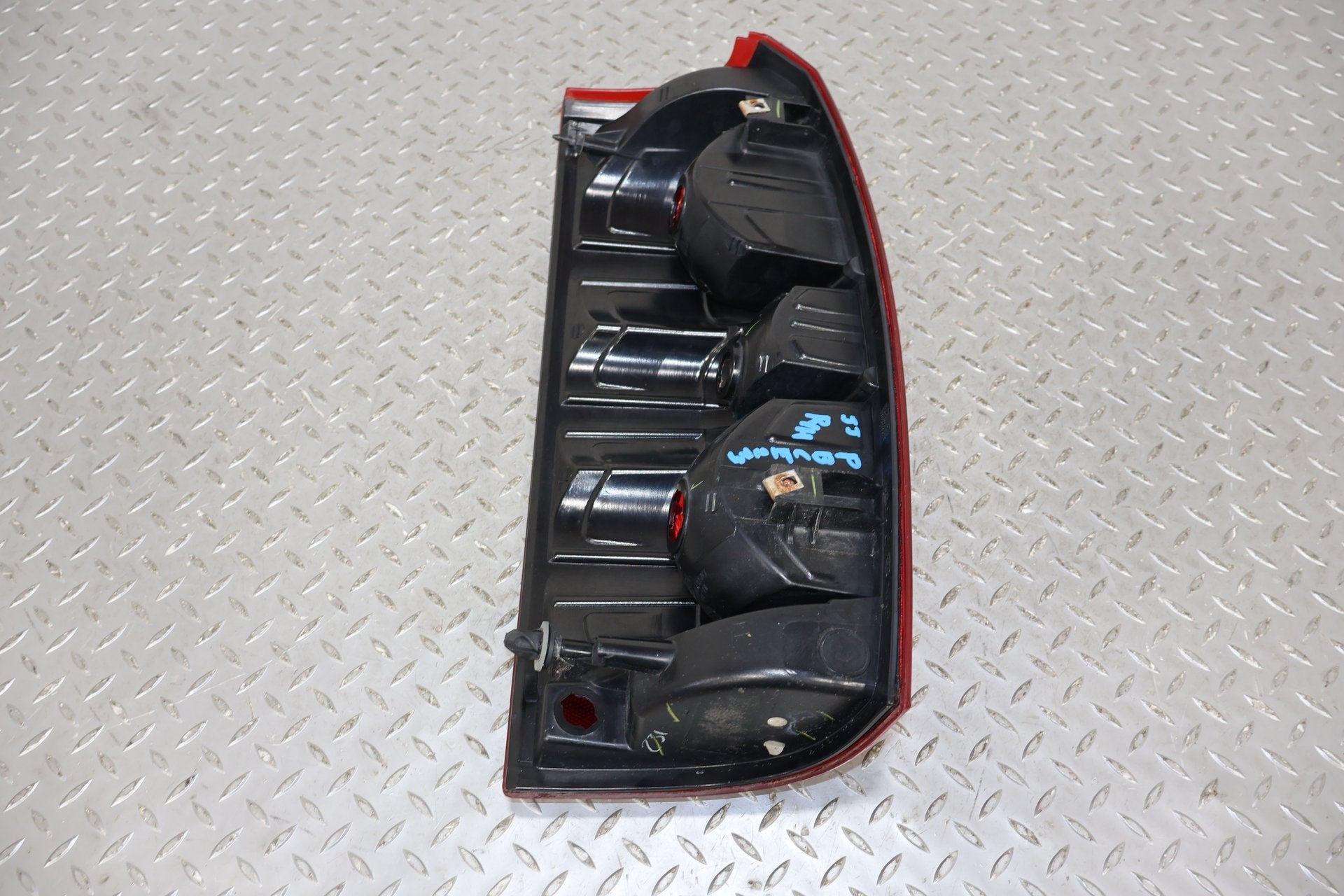 2011 Chevrolet Avalanche- Right Tail Light