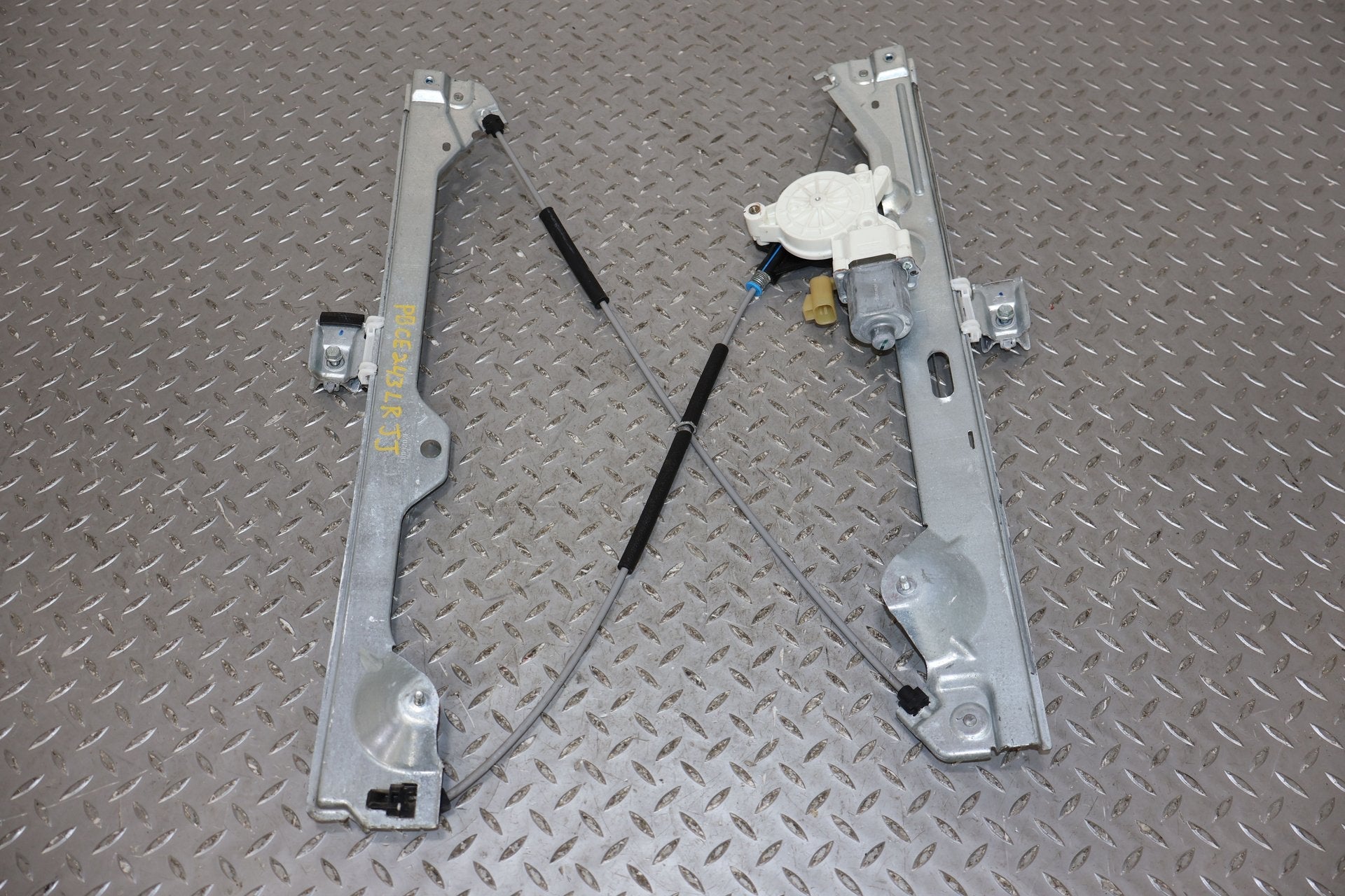 2011 Chevrolet Avalanche- SIDE/REAR/CARGO REGULATOR