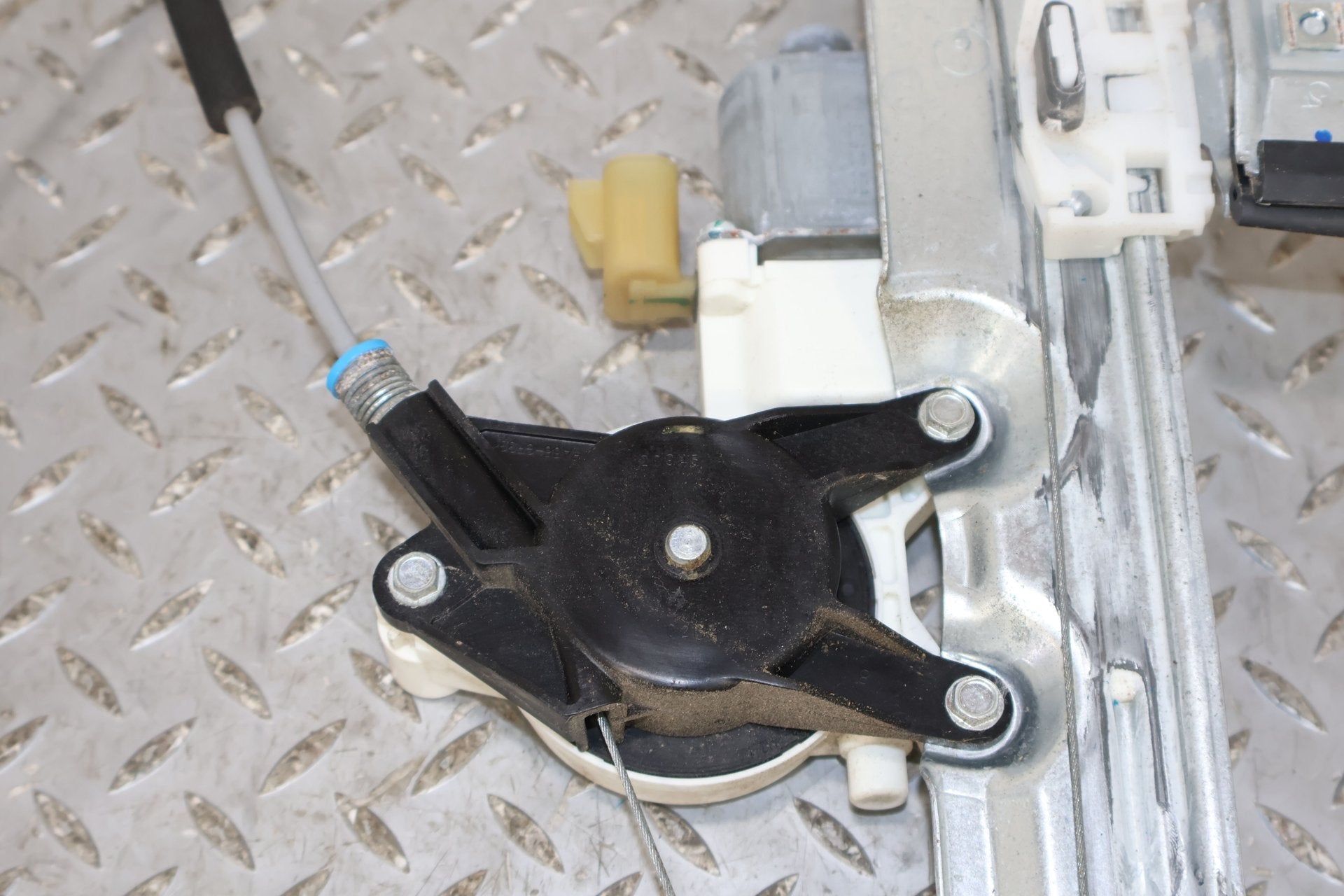 2011 Chevrolet Avalanche- SIDE/REAR/CARGO REGULATOR